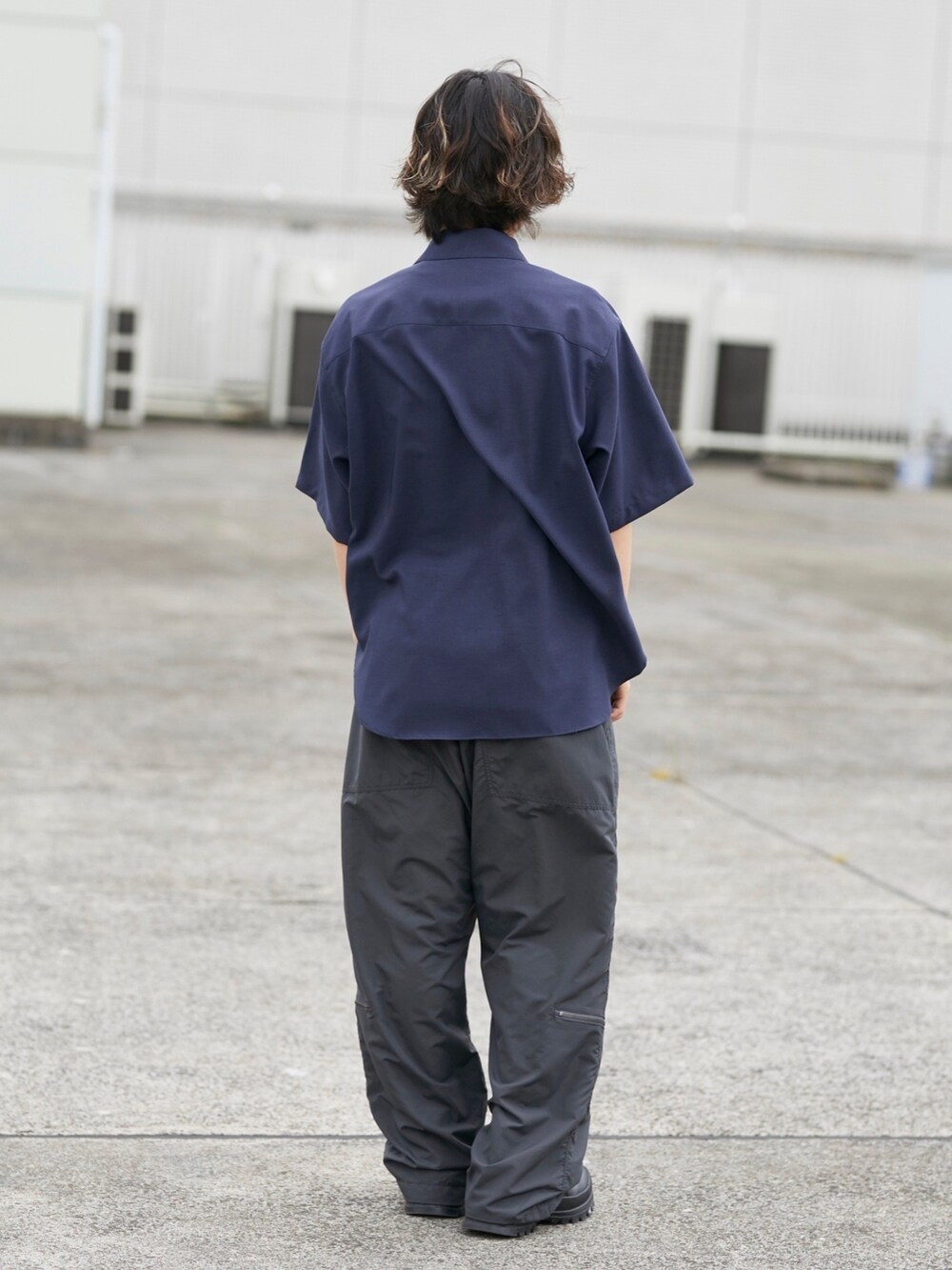 その他のシャツ/ブラウスを着用したメンズの春コーディネートの3枚目の写真