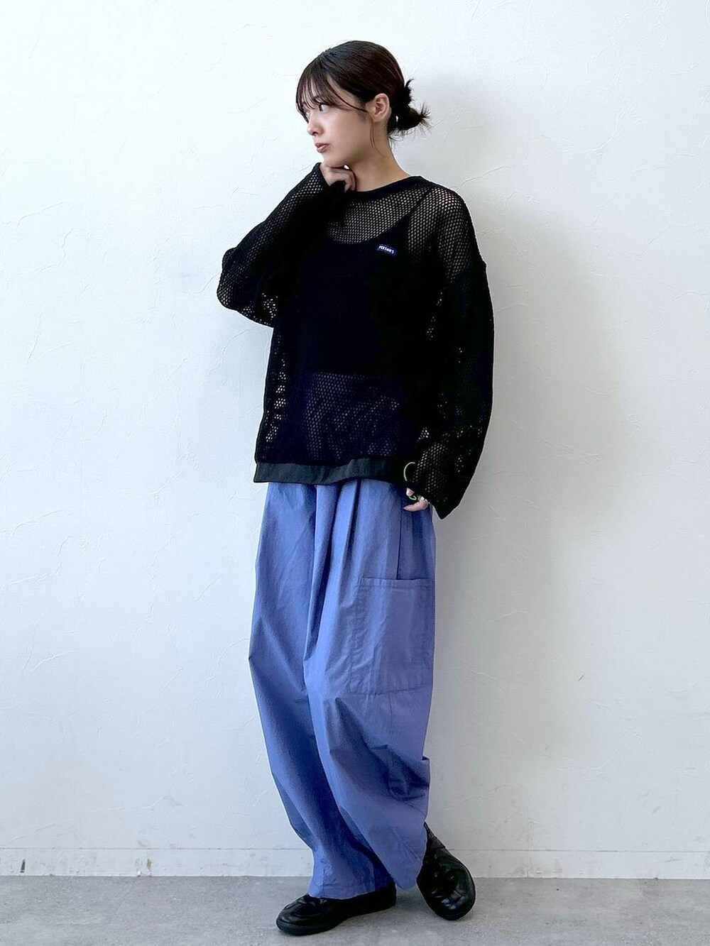 「PERSON'Sの【PERSON’S/パーソンズ】メッシュ/ブランドロゴルーズクルーネネックロンT（Tシャツ/カットソー、ブラック系）」を使った、やながわこころさん（レディース・167cm）の春コーディネートの5枚目の写真