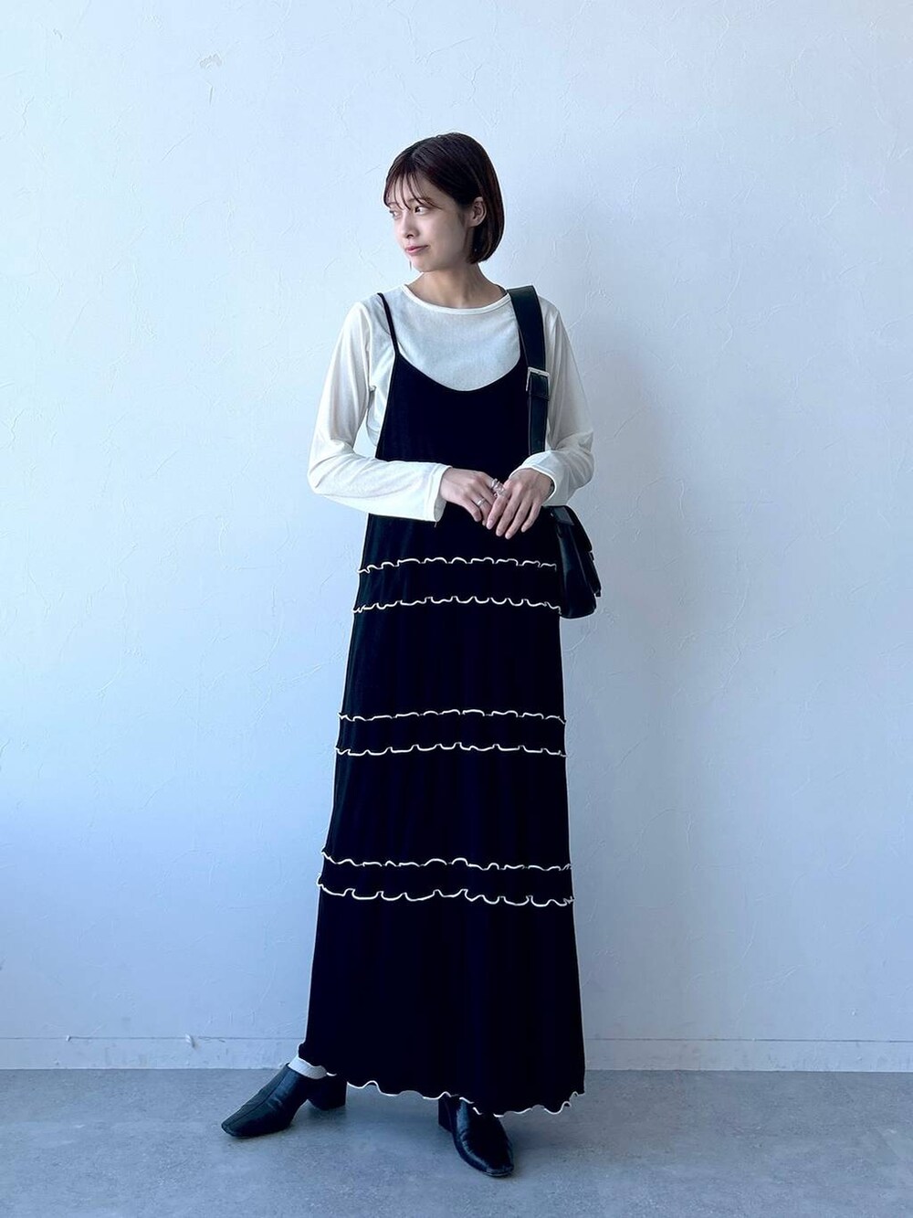 「RAGEBLUEの【WOOLLYTEC/ウーリーテック】サイドスリット/ハイネックトレンチロングコート（トレンチコート、グレー系）」を使った、やながわこころさん（レディース・167cm）の秋コーディネートの2枚目の写真