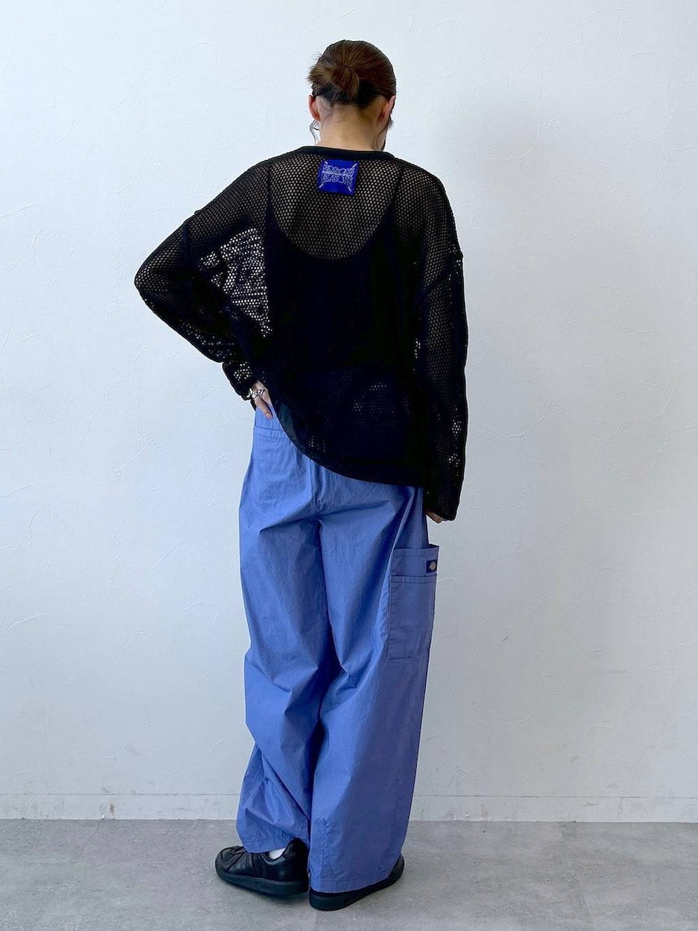 「PERSON'Sの【PERSON’S/パーソンズ】メッシュ/ブランドロゴルーズクルーネネックロンT（Tシャツ/カットソー、ブラック系）」を使った、やながわこころさん（レディース・167cm）の春コーディネートの3枚目の写真