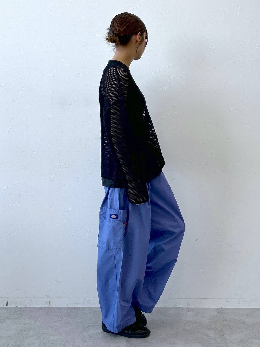 「PERSON'Sの【PERSON’S/パーソンズ】メッシュ/ブランドロゴルーズクルーネネックロンT（Tシャツ/カットソー、ブラック系）」を使った、やながわこころさん（レディース・167cm）の春コーディネートの4枚目の写真