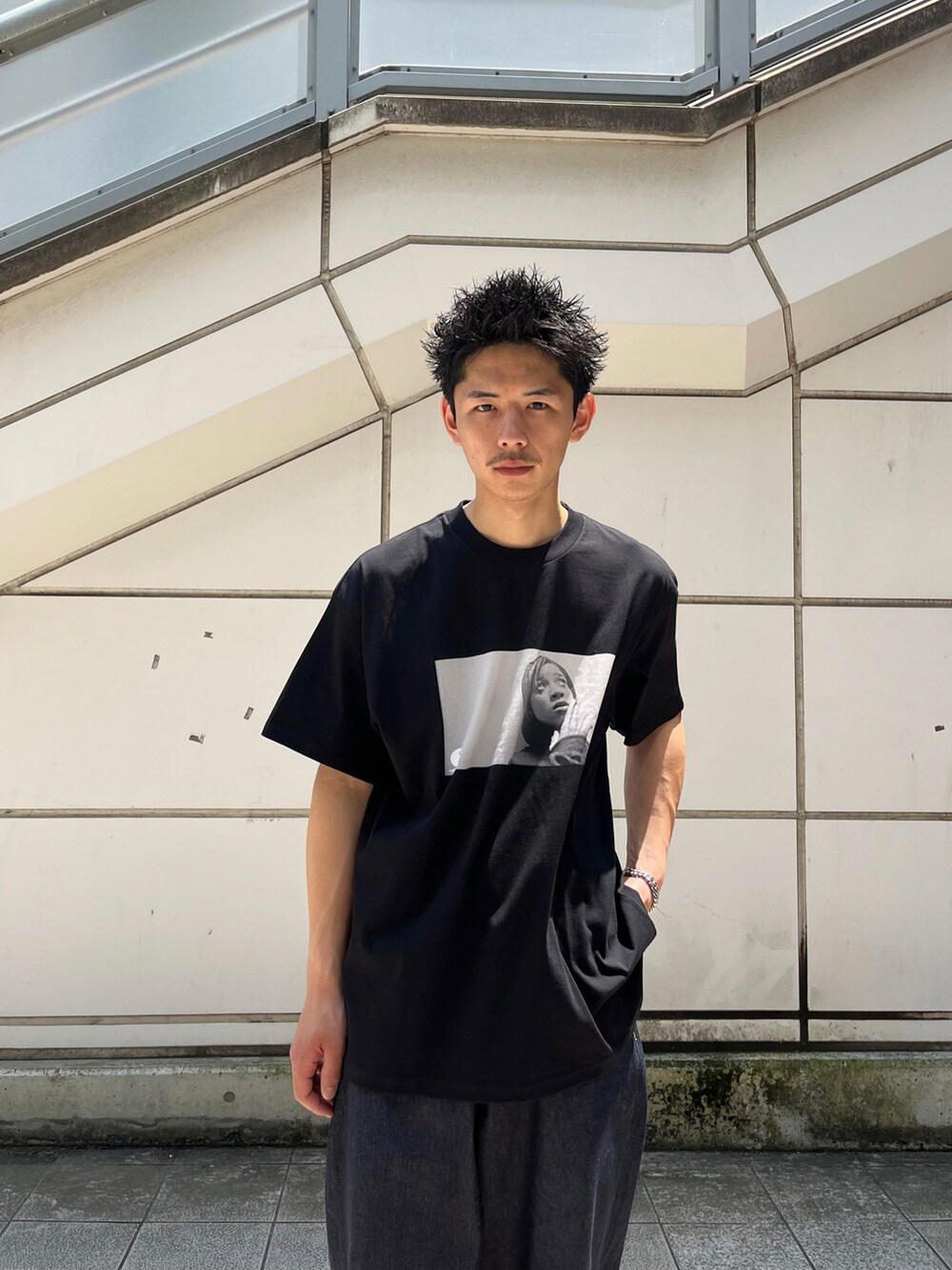 「夏コーデ、シンプル、おしゃれさんと繋がりたい、今日のコーデ、休日コーデ、大人コーデ、黒」｜「Carhartt WIPのアイテム（Tシャツ/カットソー、ブラック系）」を使った、Shota Matsuokaさん（メンズ・180cm）の夏コーディネートの2枚目の写真