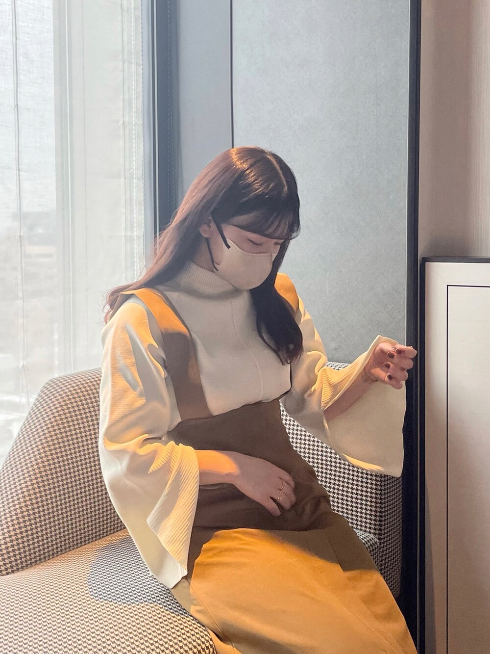 「お出かけコーデ日記、低身長コーデ、ジャンスカ、スカートスタイル、スリット、スリットスリーブ、淡色コーデ、淡色女子、154cmコーデ、春コーデ、今日のコーデ」｜「cheriellaの【cheriella】WEB限定ダンボールニットラグランワイドスリーブ新色追加（ニット/セーター、ホワイト系）」を使った、fuuuyyさん（レディース・154cm）の春コーディネートの3枚目の写真