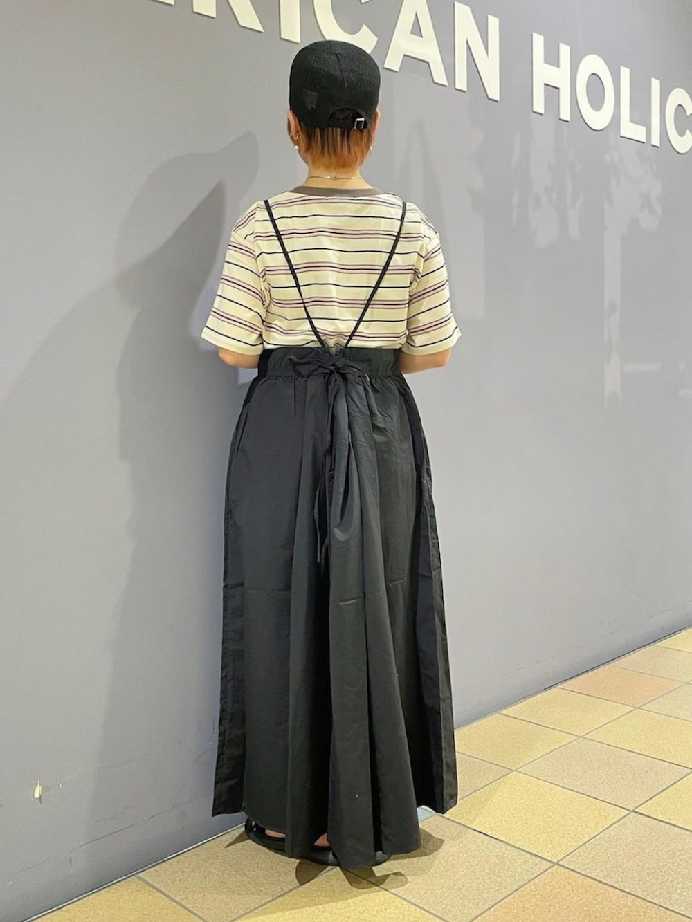 「ボーダーTシャツ、マルチボーダー、マルチボーダーT、レトロガーリー、レトロボーダー、キャミワンピ、キャミワンピコーデ、キャミワンピース、キャップコーデ、スポサンコーデ、スポサン、スポーティーMIX、ガーリーカジュアル、アメリカンホリック、AMERICAN HOLIC」|「AMERICAN HOLICの半袖マルチボーダーカットプルオーバー(Tシャツ/カットソー、ホワイト系)」を使った、ah.susuyuさん(骨格ストレート・レディース・158cm)の夏コーディネートの5枚目の写真