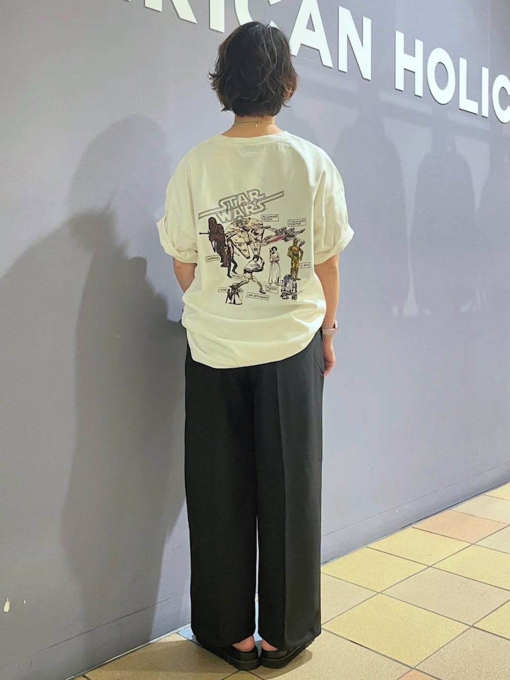 「スターウォーズ、スターウォーズコラボ、STAR WARS、STARWARS、アメリカンホリック、AMERICAN HOLIC、タックワイドパンツ、ガチャベルト、バックルサンダル、サンダルコーデ、ステンレスネックレス、映画Tシャツ、プリントT、ユニセックスアイテム、カジュアルコーデ」｜「AMERICAN HOLICのタックワイドパンツ（スラックス、ブラック系）」を使った、ah.susuyuさん（骨格ストレート・レディース・157cm）の夏コーディネートの4枚目の写真