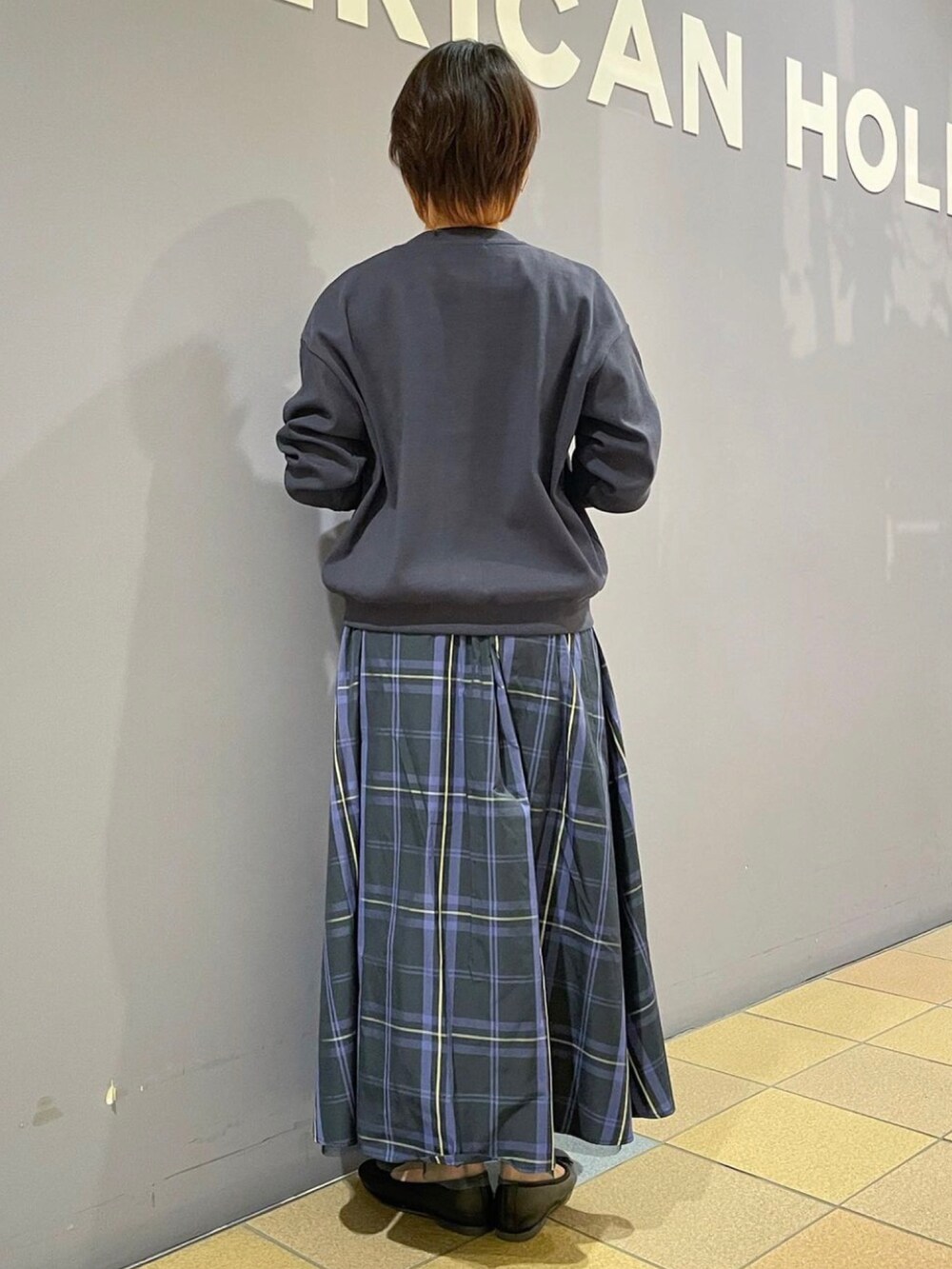 「カーディガンコーデ、カーディガン、秋服まるっと大公開、秋🍁コーデ、リバーシブルスカート、チェックスカート、チェック柄、チュールスカート、バレエパンプス、バレエシューズ、淡水パール、イニシャル(モチーフ)、アメリカンホリック、AMERICAN HOLIC」｜「AMERICAN HOLICのソフトバレエフラットシューズ（パンプス、ブラック系）」を使った、ah.susuyuさん（骨格ストレート・レディース・158cm）の秋コーディネートの4枚目の写真