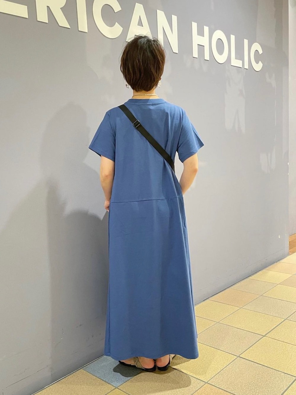 「ワンヒース、ワンピースコーデ、フレアワンピース、リゾートコーデ、リゾートワンピ、初夏コーデ、ドラムバッグ、トングサンダル、パイソン柄、パイソン柄サンダル、綿100％、リラックスコーデ、リラックスカジュアル、オトナカジュアルスタイル、アメリカンホリック」｜「AMERICAN HOLICのトングサンダル(Python)（サンダル、その他）」を使った、ah.susuyuさん（骨格ストレート・レディース・158cm）の春コーディネートの3枚目の写真