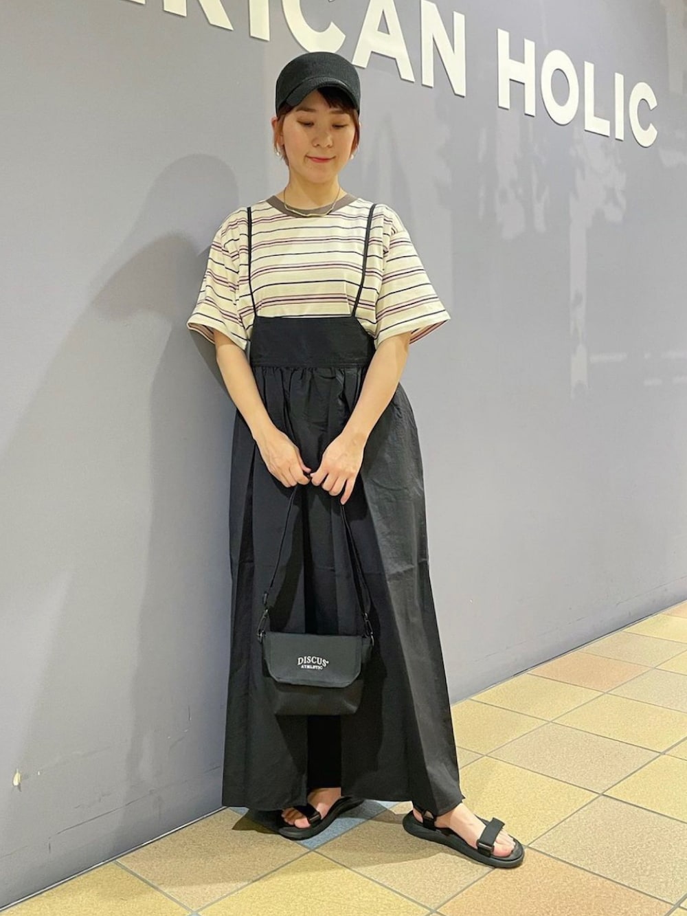 「ボーダーTシャツ、マルチボーダー、マルチボーダーT、レトロガーリー、レトロボーダー、キャミワンピ、キャミワンピコーデ、キャミワンピース、キャップコーデ、スポサンコーデ、スポサン、スポーティーMIX、ガーリーカジュアル、アメリカンホリック、AMERICAN HOLIC」|「AMERICAN HOLICの半袖マルチボーダーカットプルオーバー(Tシャツ/カットソー、ホワイト系)」を使った、ah.susuyuさん(骨格ストレート・レディース・158cm)の夏コーディネートの2枚目の写真