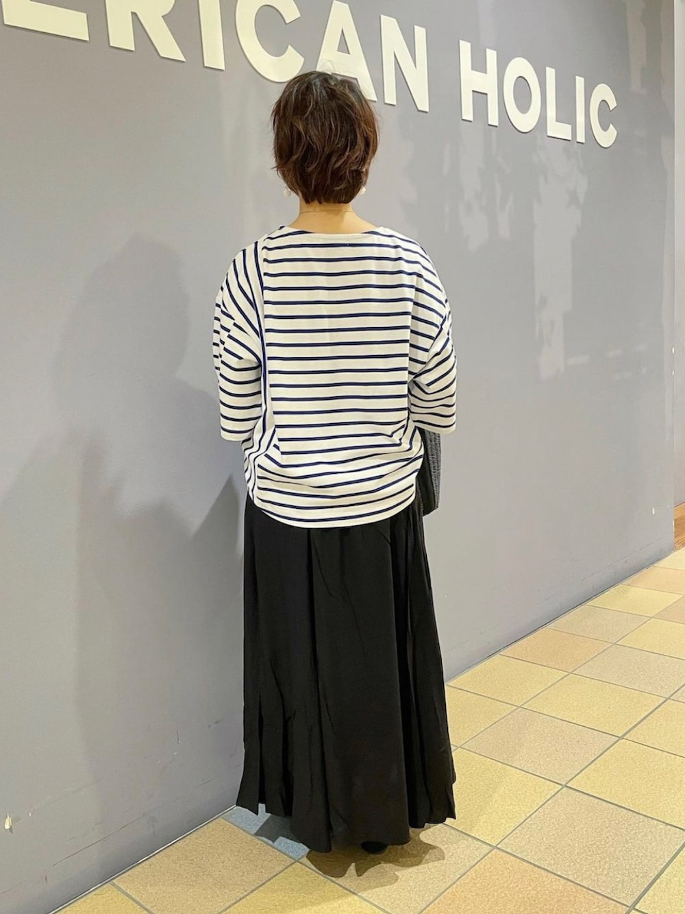 「モノトーンコーデ、ボーダーTシャツ、ボーダーカットソー、ボーダーコーデ、モノトーンスタイル、ペーパーハット、カゴBAG、ニットパンプス、初夏コーデ、キレイめカジュアル、大人カジュアルコーデ、アメリカンホリック、フレアスカートコーデ、ロングスカートコーデ、AMERICAN HOLIC」|「AMERICAN HOLICの3Dメッシュソフトニットバレエシューズ(バレエシューズ、ブラック系)」を使った、ah.susuyuさん(骨格ストレート・レディース・158cm)の夏コーディネートの3枚目の写真