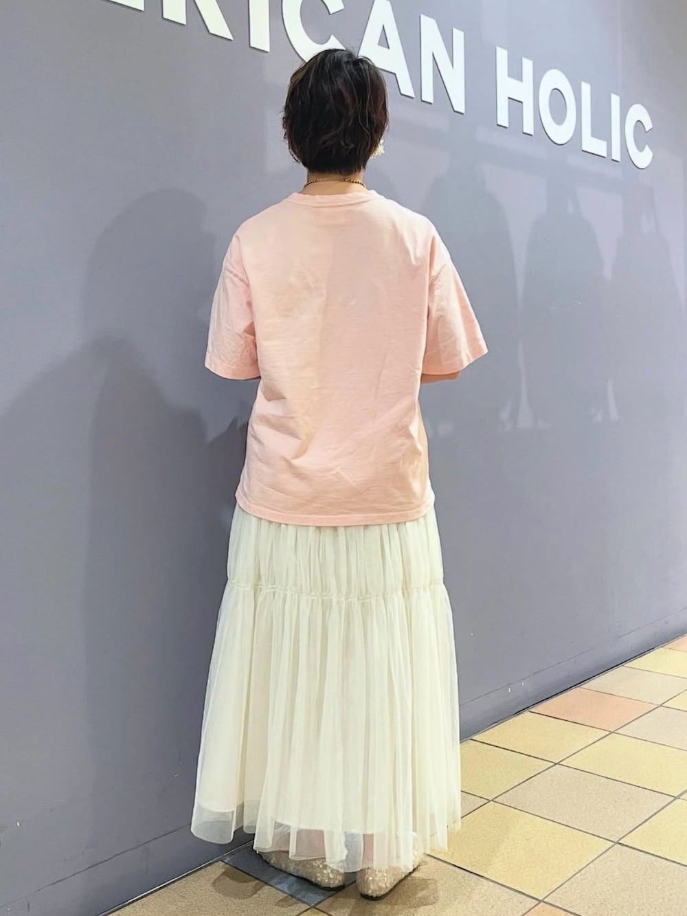 「アメリカンホリック、AMERICAN HOLIC、ジョーズ、JAWS、JAWS Tshirt、映画Tシャツ、ティアードスカート、チュールスカート、グリッターパンプス、キラキラパンプス、フェミニンカジュアル、アメホリ」｜「AMERICAN HOLICのティアードチュールスカート（スカート、ホワイト系）」を使った、ah.susuyuさん（骨格ストレート・レディース・157cm）の夏コーディネートの3枚目の写真