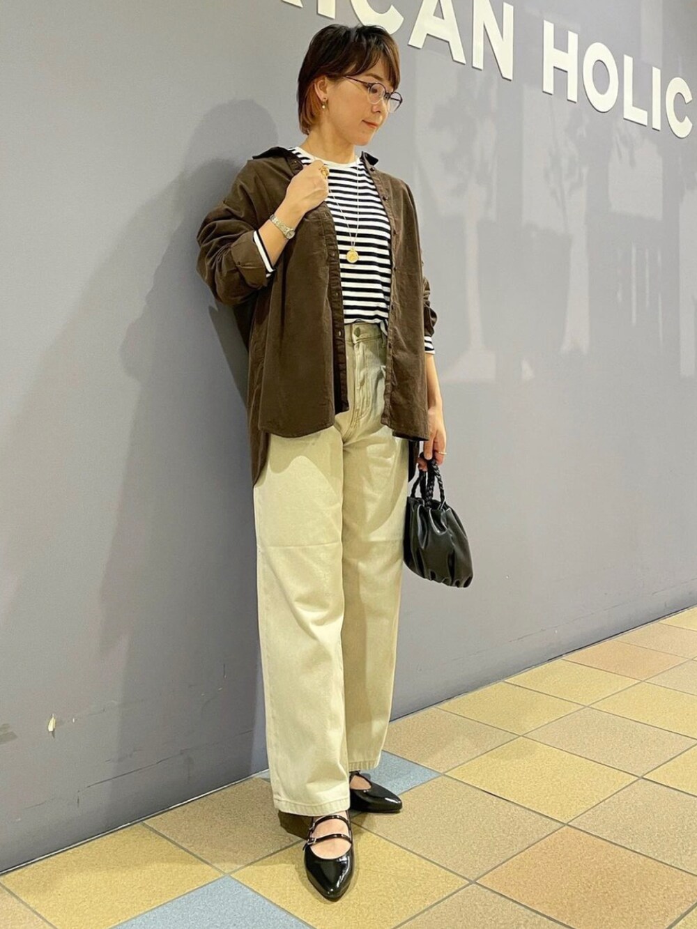 「秋服準備はじめました、秋服まるっと大公開、秋🍁コーデ、コーデュロイシャツ、シャツコーデ、シャツ好き集まれ、羽織シャツ、ボーダーカットソー、ワイドパンツコーデ、ワイドパンツ、ワイドパンツ ベージュ、ブラウン×ベージュ、アメリカンホリック、AMERICAN HOLIC」｜「AMERICAN HOLICのフロントタックワイドデニム（デニムパンツ、ベージュ系）」を使った、ah.susuyuさん（骨格ストレート・レディース・158cm）の秋コーディネートの5枚目の写真