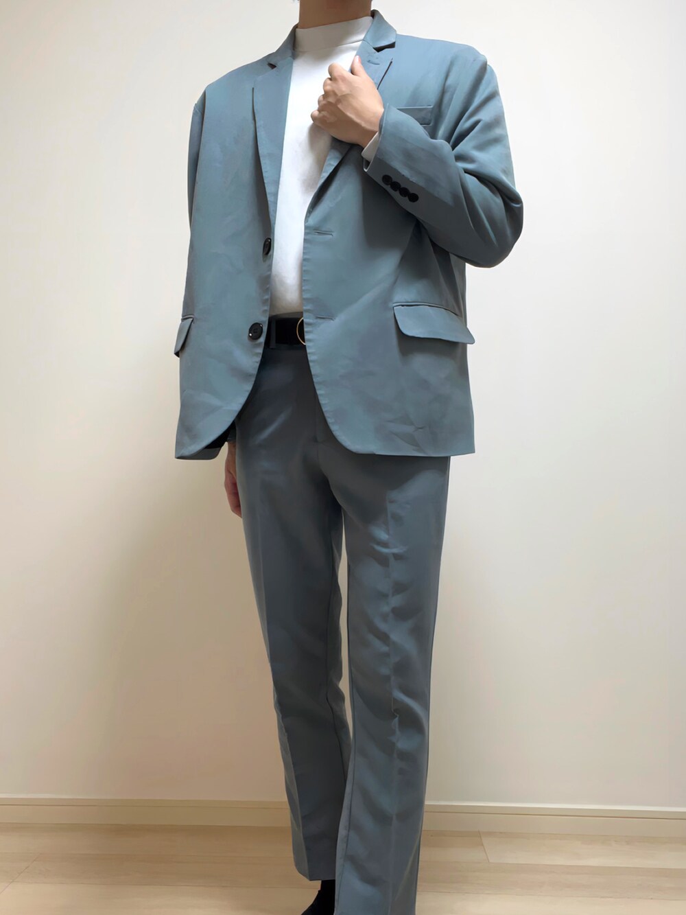 「いまどきジャケット写真、キレイめ、オトナカジュアル、春コーデ、お洒落さんとつながりたい、セットアップ」｜「G.O.Cのオーバーサイズテーラードジャケット×スリムパンツ セットアップ（セットアップ、ブルー系）」を使った、Ayatoさん（メンズ・175cm）の春コーディネートの2枚目の写真