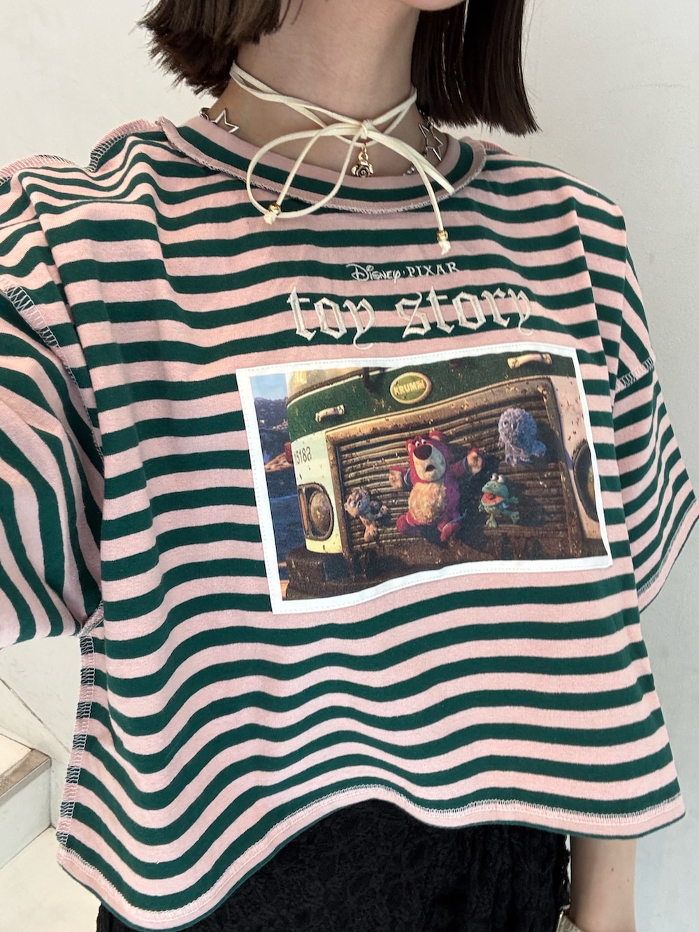 「jouetie、jouetiefashionista、jouetie_ootd、jouetieコーデ、ジュエティ、ジュエティ(jouetie)、ジュエティコーデ、ディズニーシー、ディズニーシーコーデ、ディズニー、ディズニーコーデ、ディズニーランド、トイストーリー、トイストーリーコーデ」｜「jouetieのラップレイヤードレースパンツ（その他パンツ、ブラック系）」を使った、RINOさん（骨格ウェーブ・レディース・156cm）の春コーディネートの7枚目の写真