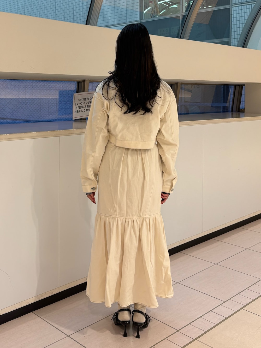 「冬コーデ、ホワイトコーデ、クリスマスに着たい服、マイベストコーデ2024、セットアップ、セットアップスタイル、jouetie、jouetiefashionista、jouetie_ootd、jouetieコーデ、jouetie ワンピース、ジュエティ、ジュエティ(jouetie)、ジュエティコーデ、大人かわいい」｜「jouetieのマルチWAYステッチマーメイドセットアップ（ワンピース、ホワイト系）」を使った、RINOさん（骨格ウェーブ・レディース・156cm）の冬コーディネートの5枚目の写真