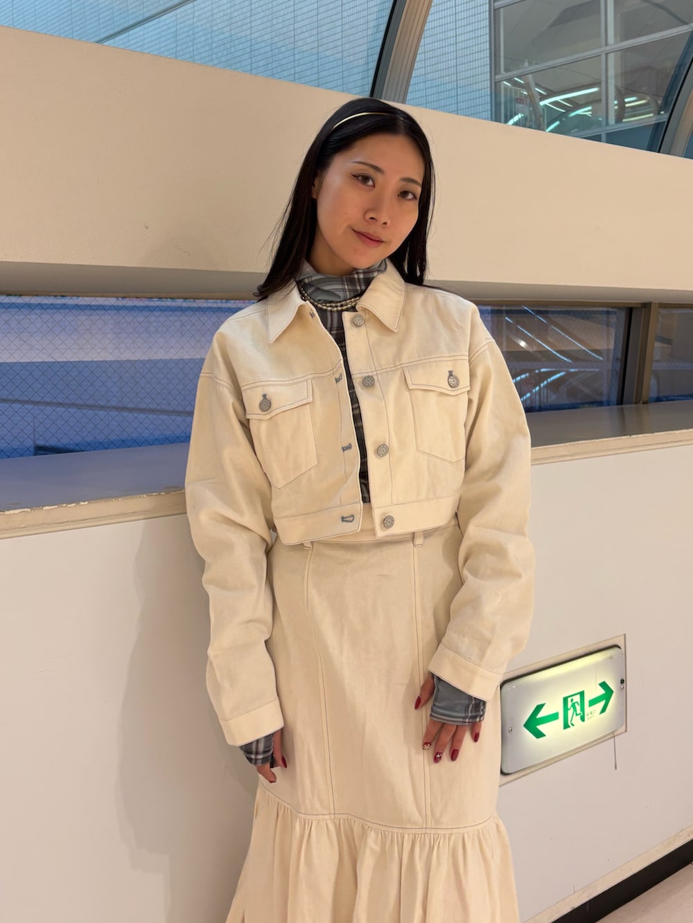 「冬コーデ、ホワイトコーデ、クリスマスに着たい服、マイベストコーデ2024、セットアップ、セットアップスタイル、jouetie、jouetiefashionista、jouetie_ootd、jouetieコーデ、jouetie ワンピース、ジュエティ、ジュエティ(jouetie)、ジュエティコーデ、大人かわいい」｜「jouetieのマルチWAYステッチマーメイドセットアップ（ワンピース、ホワイト系）」を使った、RINOさん（骨格ウェーブ・レディース・156cm）の冬コーディネートの7枚目の写真