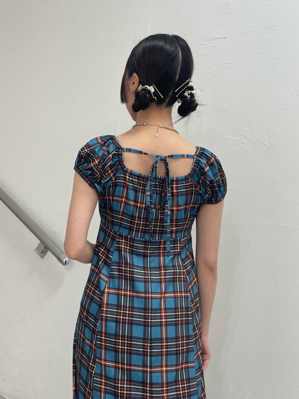 「jouetie、jouetiefashionista、jouetie_ootd、jouetieコーデ、jouetie ワンピース、ジュエティ、ジュエティ(jouetie)、ジュエティワンピース、チェックワンピース、ロングワンピース、レースアップサンダル、夏コーデ、チェック、大人ガーリー、ブルー」｜「jouetieのフレンチスリーブカットワンピース（ワンピース、ブルー系）」を使った、RINOさん（レディース・156cm）の夏コーディネートの6枚目の写真
