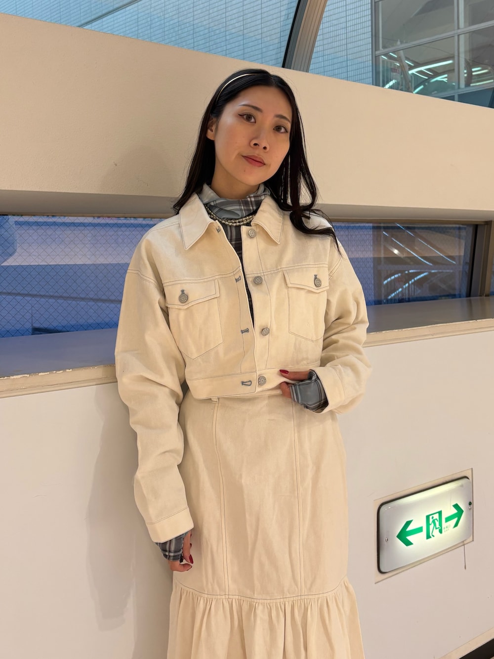 「冬コーデ、ホワイトコーデ、クリスマスに着たい服、マイベストコーデ2024、セットアップ、セットアップスタイル、jouetie、jouetiefashionista、jouetie_ootd、jouetieコーデ、jouetie ワンピース、ジュエティ、ジュエティ(jouetie)、ジュエティコーデ、大人かわいい」｜「jouetieのマルチWAYステッチマーメイドセットアップ（ワンピース、ホワイト系）」を使った、RINOさん（骨格ウェーブ・レディース・156cm）の冬コーディネートの6枚目の写真