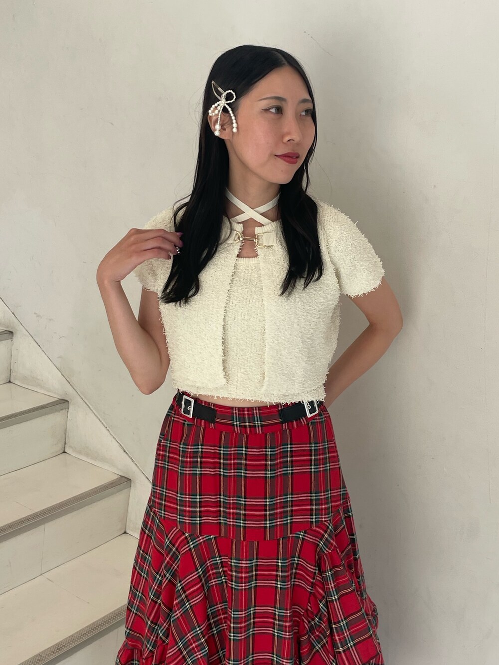 「jouetie、jouetiefashionista、jouetie_ootd、jouetieコーデ、ジュエティ、ジュエティ(jouetie)、ジュエティコーデ、FRUITS ZIPPER、赤チェック、チェック、秋コーデ、休日スタイル、ガーリーコーデ、秋服コーデ」｜「jouetieのイレギュラーフリルフレアスカート（スカート、レッド系）」を使った、RINOさん（レディース・156cm）の秋コーディネートの6枚目の写真