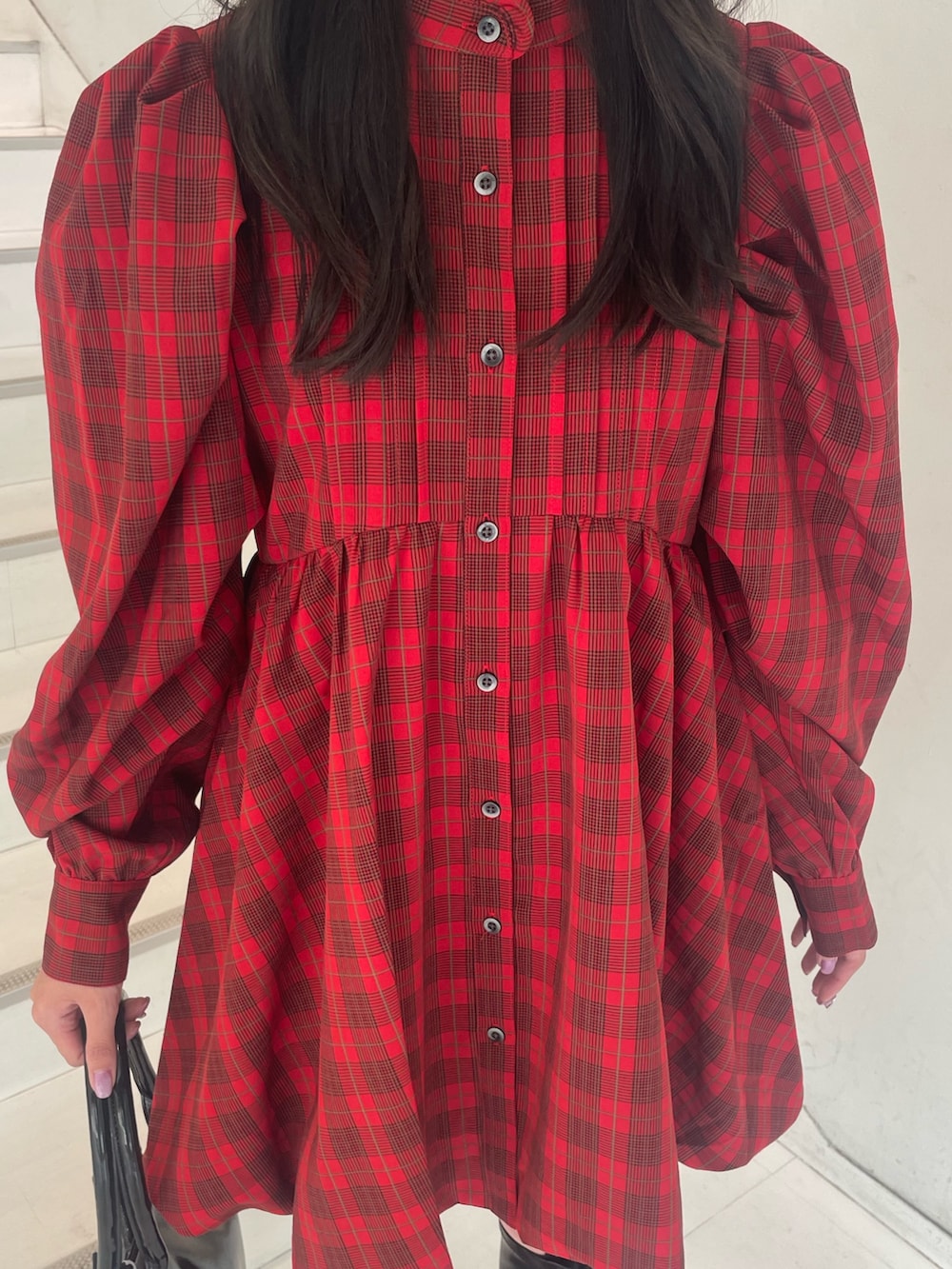 「jouetie、jouetiefashionista、jouetie_ootd、jouetieコーデ、ジュエティ、ジュエティ(jouetie)、ジュエティコーデ、チェック、FRUITS ZIPPER、ブーツ、赤チェック、赤チェックワンピース、秋コーデ、デートコーデ」｜「jouetieのライダースハンドBAG（ハンドバッグ、ブラック系）」を使った、RINOさん（レディース・156cm）の秋コーディネートの7枚目の写真
