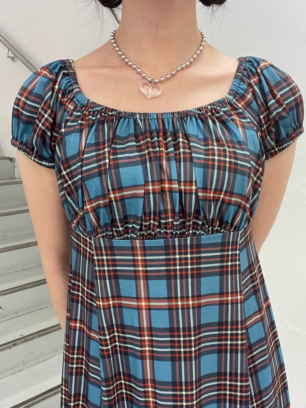 「jouetie、jouetiefashionista、jouetie_ootd、jouetieコーデ、jouetie ワンピース、ジュエティ、ジュエティ(jouetie)、ジュエティワンピース、チェックワンピース、ロングワンピース、レースアップサンダル、夏コーデ、チェック、大人ガーリー、ブルー」｜「jouetieのフレンチスリーブカットワンピース（ワンピース、ブルー系）」を使った、RINOさん（レディース・156cm）の夏コーディネートの7枚目の写真