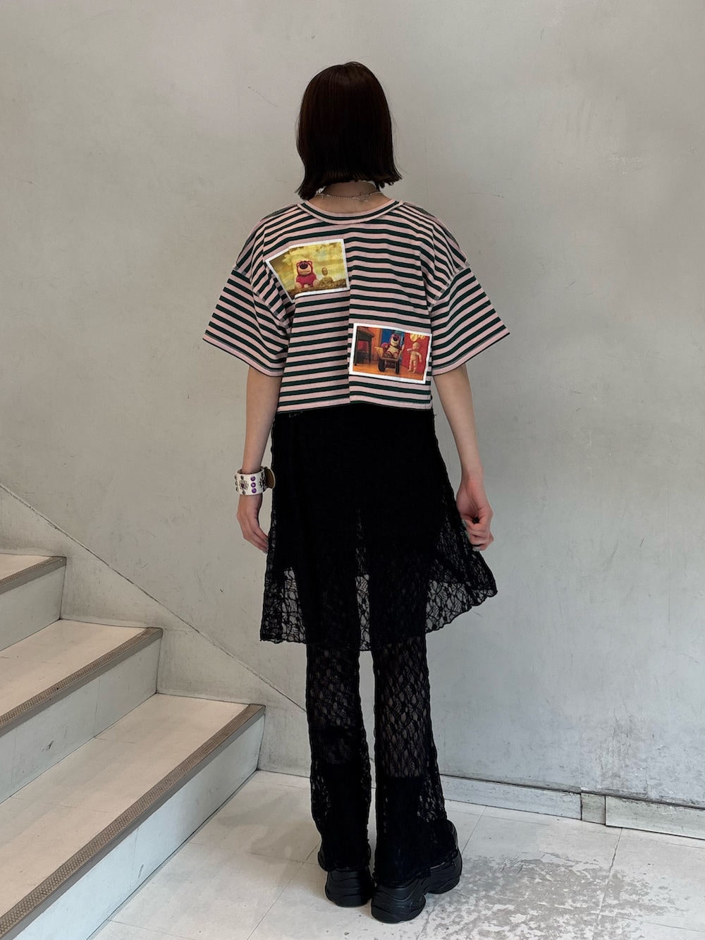 「jouetie、jouetiefashionista、jouetie_ootd、jouetieコーデ、ジュエティ、ジュエティ(jouetie)、ジュエティコーデ、ディズニーシー、ディズニーシーコーデ、ディズニー、ディズニーコーデ、ディズニーランド、トイストーリー、トイストーリーコーデ」｜「jouetieのラップレイヤードレースパンツ（その他パンツ、ブラック系）」を使った、RINOさん（骨格ウェーブ・レディース・156cm）の春コーディネートの4枚目の写真