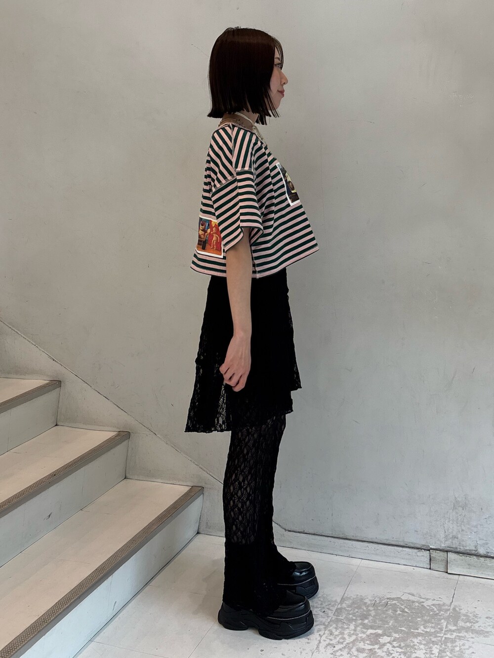 「jouetie、jouetiefashionista、jouetie_ootd、jouetieコーデ、ジュエティ、ジュエティ(jouetie)、ジュエティコーデ、ディズニーシー、ディズニーシーコーデ、ディズニー、ディズニーコーデ、ディズニーランド、トイストーリー、トイストーリーコーデ」｜「jouetieのラップレイヤードレースパンツ（その他パンツ、ブラック系）」を使った、RINOさん（骨格ウェーブ・レディース・156cm）の春コーディネートの3枚目の写真
