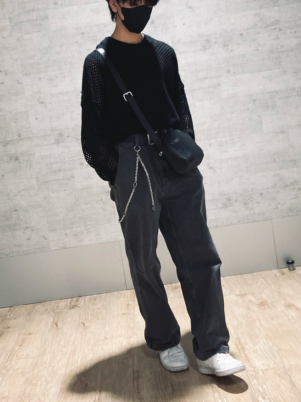 「ブラック、メッシュ」｜「GUのアイテム（デニムパンツ、ブラック系）」を使った、mitsuさん（メンズ・164cm）の秋コーディネートの2枚目の写真
