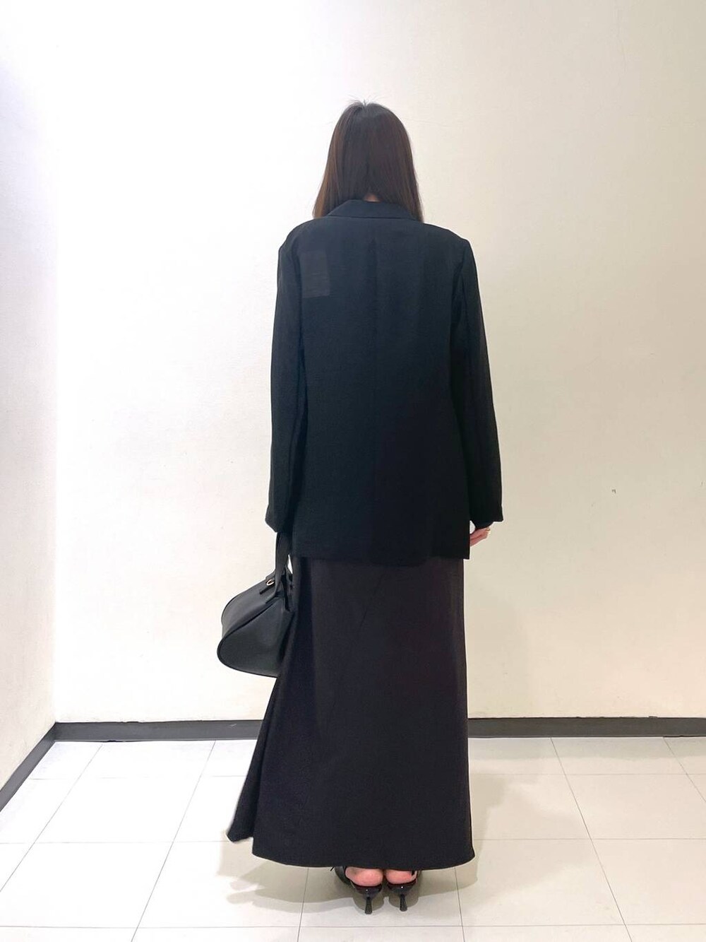 「コンサバ、高見え、ベーシック/シンプル、ジャケット、ワンピース、バッグ、サンダル」｜「A part byのメニーストラップミュール（パンプス、ブラック系）」を使った、あいさん（レディース・156cm）の春コーディネートの3枚目の写真