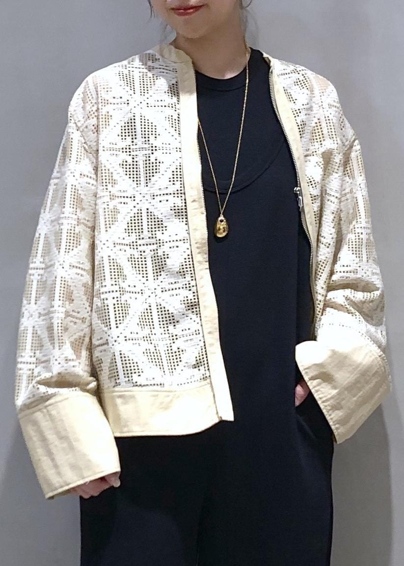 「おすすめ羽織、ADAM ET ROPÉ、ウェーブ、イエベ春、敏感、トップス、シャツ/ブラウス、オールインワン/サロペット、つなぎ/オールインワン、シューズ、サンダル、ヘアアクセサリー、カチューシャ、GAA05110、GAH05140」｜「ADAM ET ROPE'のスリムカチューシャ（カチューシャ、ブラック系）」を使った、SHOKOさん（レディース・159cm）の春コーディネートの7枚目の写真