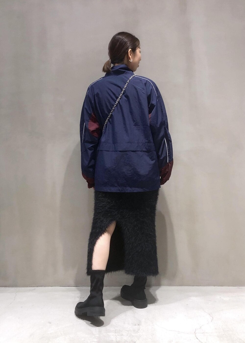 「umbro、アンブロ、トラックジャケット、ADAM ET ROPÉ、FEMME、骨格ウェーブ、イエベ、大人カジュアル、モード、スポーティー、秋、秋コーデ、23AW秋の新作、バイカラー、体型カバー」｜「UMBROの【umbro for ADAM ET ROPE'】TRACK JK（ナイロンジャケット、ブルー系）」を使った、SHOKOさん（レディース・159cm）の秋コーディネートの2枚目の写真