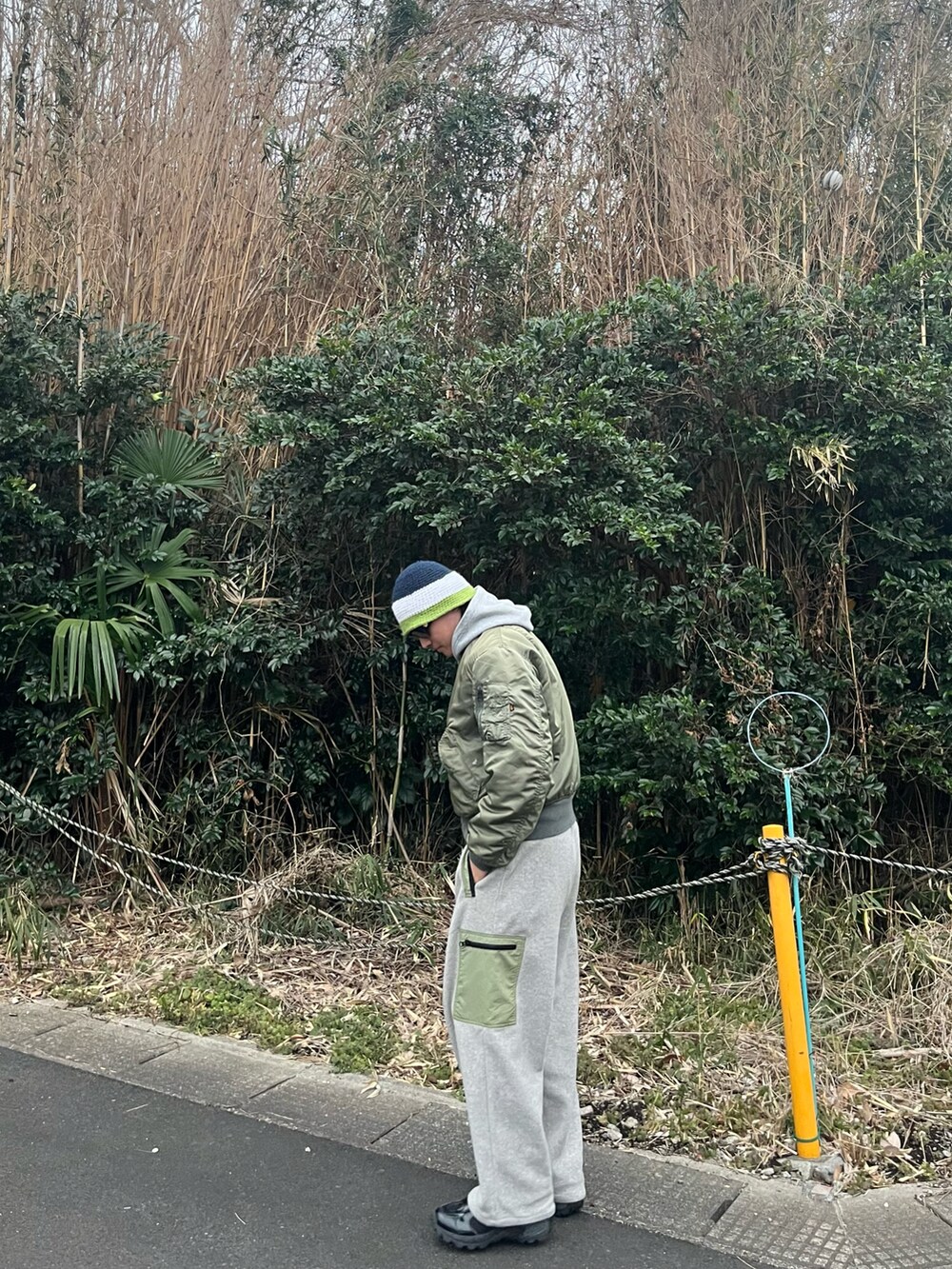 「ALPHAのアイテム（MA-1、グリーン系）」を使った、manatooo1736さん（メンズ・172cm）の春コーディネートの2枚目の写真
