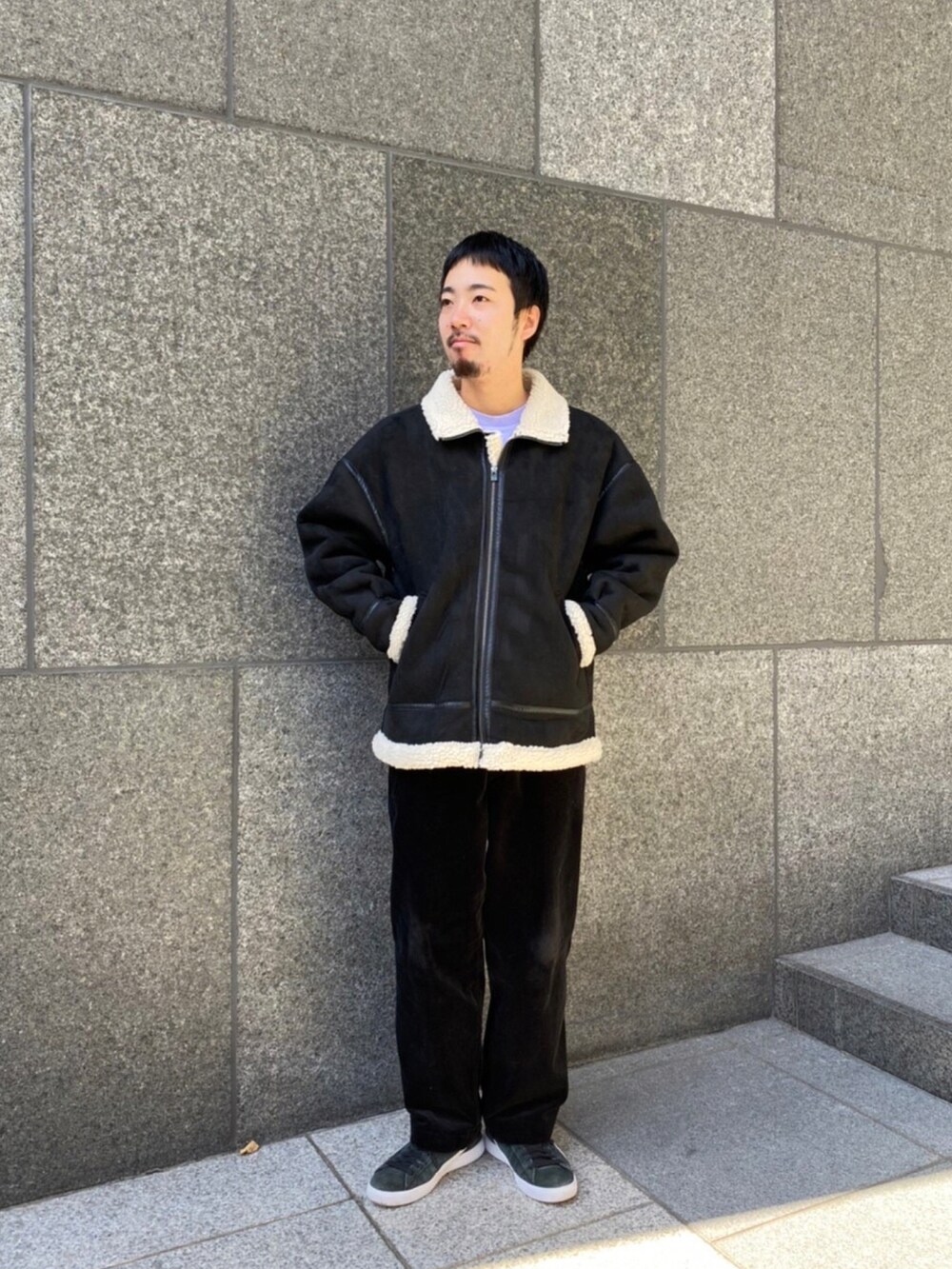 「チャオパニック、ciaopanic、ボアジャケット、ブルゾン、コーデュロイ、コーデュロイパンツ」｜「CIAOPANICのフェイクムートンB-3ボアジャケット（ブルゾン、ブラック系）」を使った、takushutoさん（メンズ・173cm）の秋コーディネートの2枚目の写真