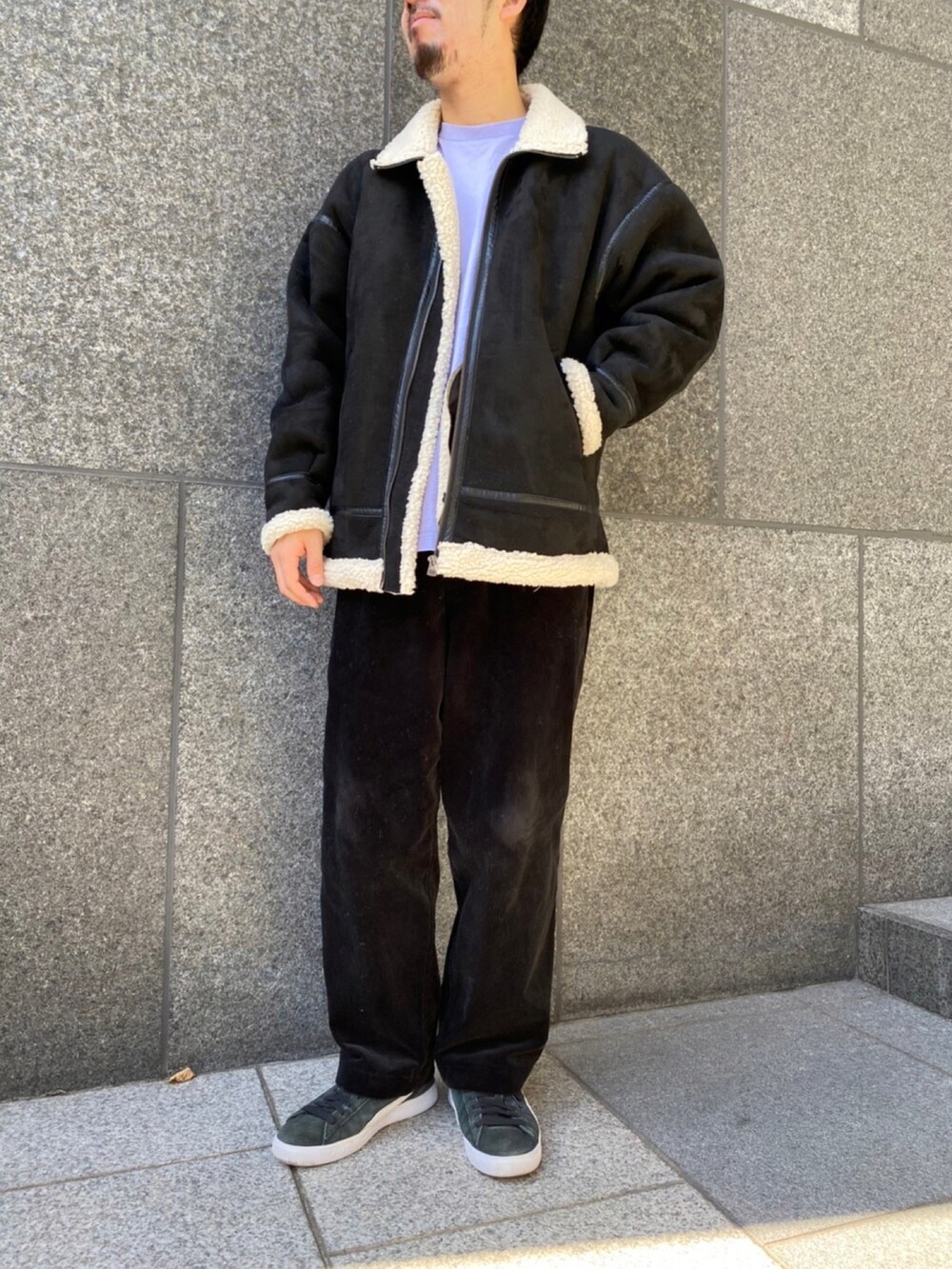 「チャオパニック、ciaopanic、ボアジャケット、ブルゾン、コーデュロイ、コーデュロイパンツ」｜「CIAOPANICのフェイクムートンB-3ボアジャケット（ブルゾン、ブラック系）」を使った、takushutoさん（メンズ・173cm）の秋コーディネートの5枚目の写真