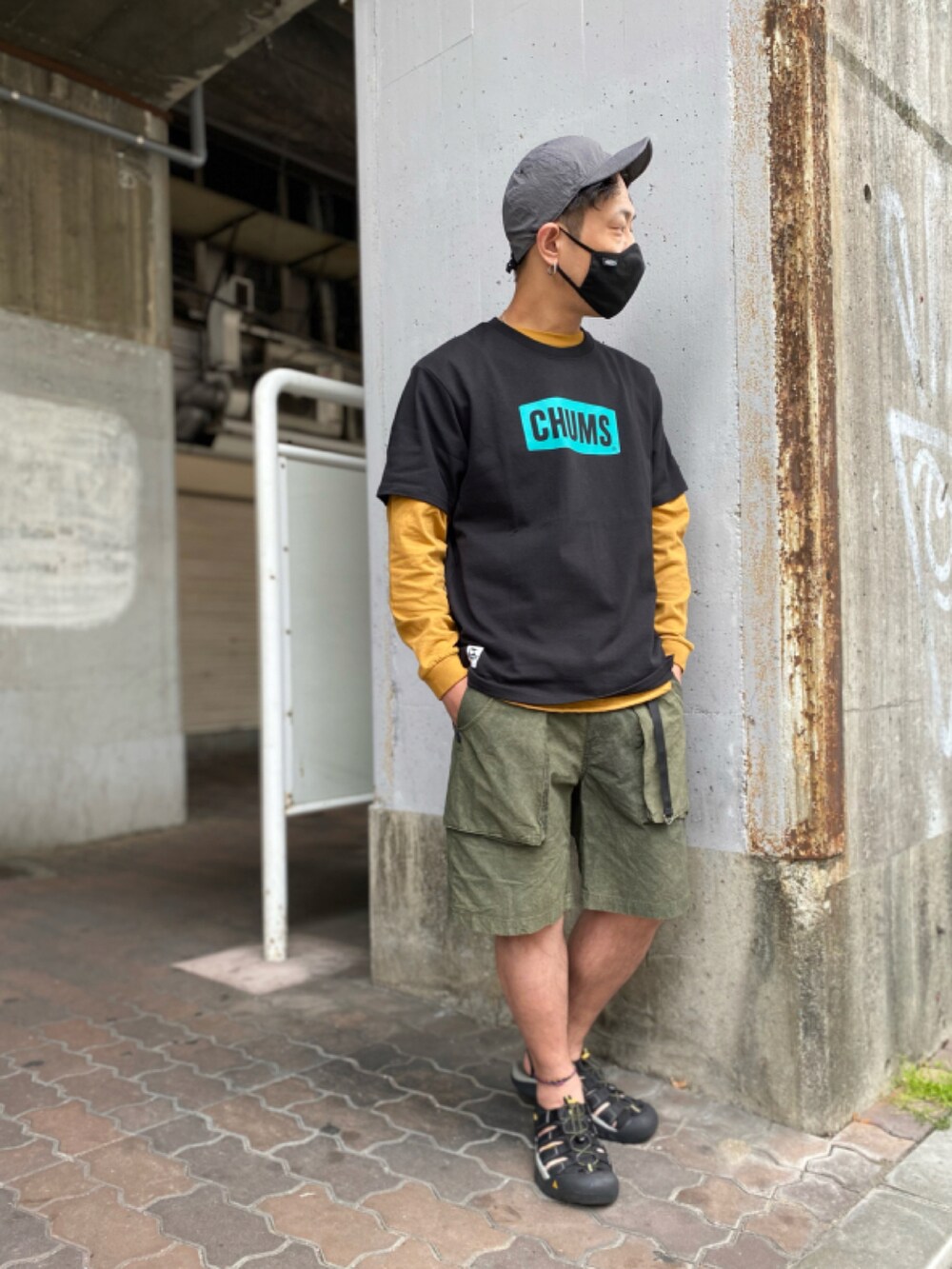 「真夏のアクティブスタイル、カジュアルコーデ、サンダル、カラーコーデ、チャムス、夏コーデ、ラフ、instagram、in the ROOTS、2nd ROOTS」｜「HAGHERのアイテム（キャップ、グレー系）」を使った、ROOTS_official @相互さん（メンズ・168cm）の夏コーディネートの2枚目の写真
