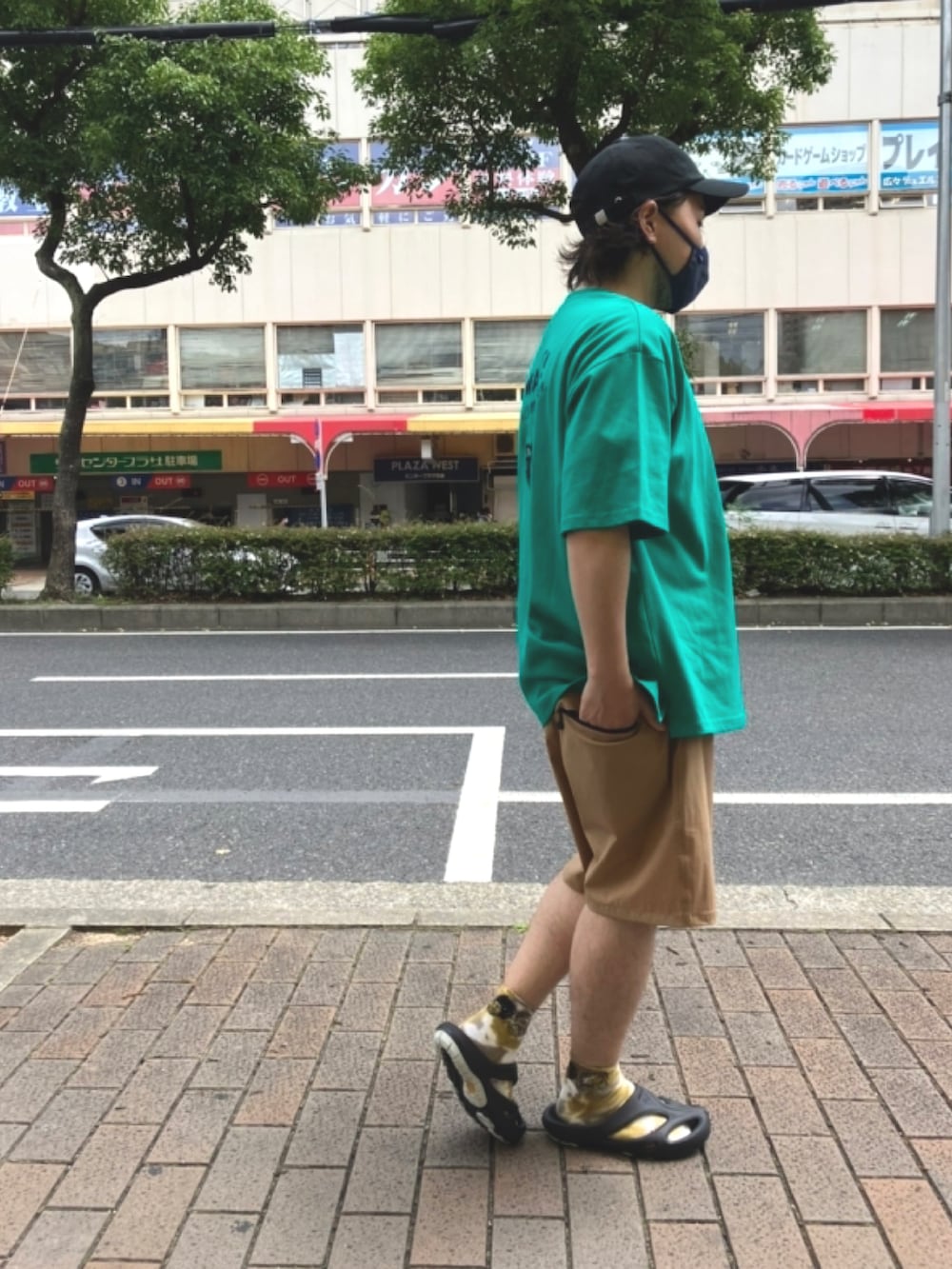 「休日スタイル、ゆるコーデ、Tシャツ、短パン、夏コーデ、リネン、ガラシャツ、カジュアル、アメカジ、in the ROOTS、2nd  ROOTS」｜「ATELANEのアイテム（Tシャツ/カットソー、グリーン系）」を使った、ROOTS_official @相互さん（メンズ・166cm）の夏コーディネートの3枚目の写真