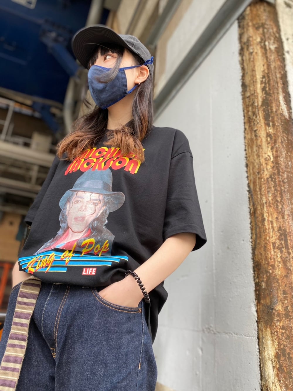 「オトナ女子、リネン、オーバーオール、セットアップ、柄シャツ、ロゴT、アウトドアスタイル、ラフコーデ、in the ROOTS、2nd  ROOTS、デニムパンツ」｜「SCREEN STARSのアイテム（Tシャツ/カットソー、ホワイト系）」を使った、ROOTS_official @相互さん（レディース・164cm）の夏コーディネートの2枚目の写真