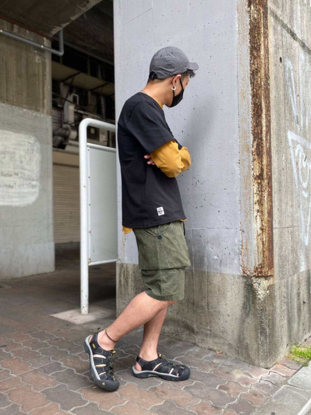 「真夏のアクティブスタイル、カジュアルコーデ、サンダル、カラーコーデ、チャムス、夏コーデ、ラフ、instagram、in the ROOTS、2nd ROOTS」｜「HAGHERのアイテム（キャップ、グレー系）」を使った、ROOTS_official @相互さん（メンズ・168cm）の夏コーディネートの3枚目の写真