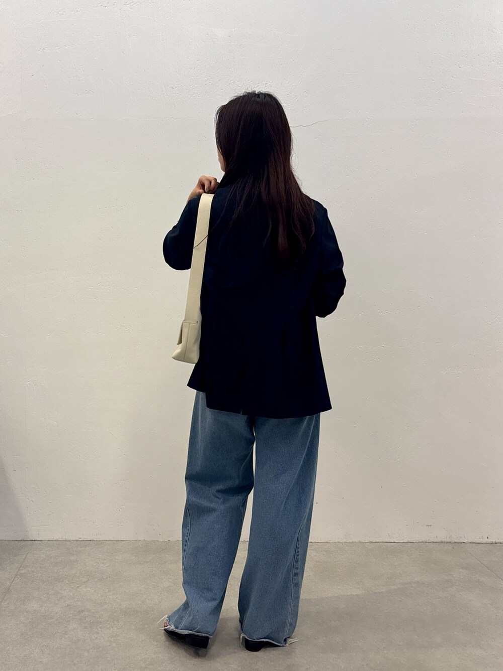 「サンダル、白Tシャツ、夏服コーデ、夏服、大人コーデ、オトナ女子、キレイめカジュアル」|「COLLAGE GALLARDAGALANTEのQ.anos/ブルージュデニム/WEB限定(デニムパンツ、ブルー系)」を使った、IGARASHIさん(骨格ウェーブ・レディース・167cm)の春コーディネートの4枚目の写真
