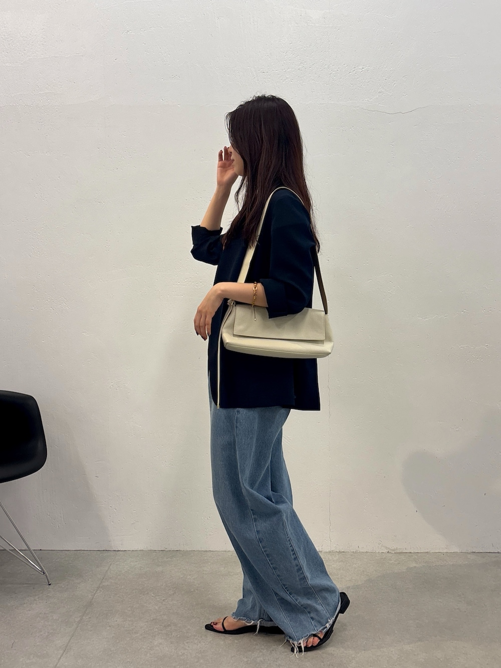 「サンダル、白Tシャツ、夏服コーデ、夏服、大人コーデ、オトナ女子、キレイめカジュアル」|「COLLAGE GALLARDAGALANTEのQ.anos/ブルージュデニム/WEB限定(デニムパンツ、ブルー系)」を使った、IGARASHIさん(骨格ウェーブ・レディース・167cm)の春コーディネートの3枚目の写真