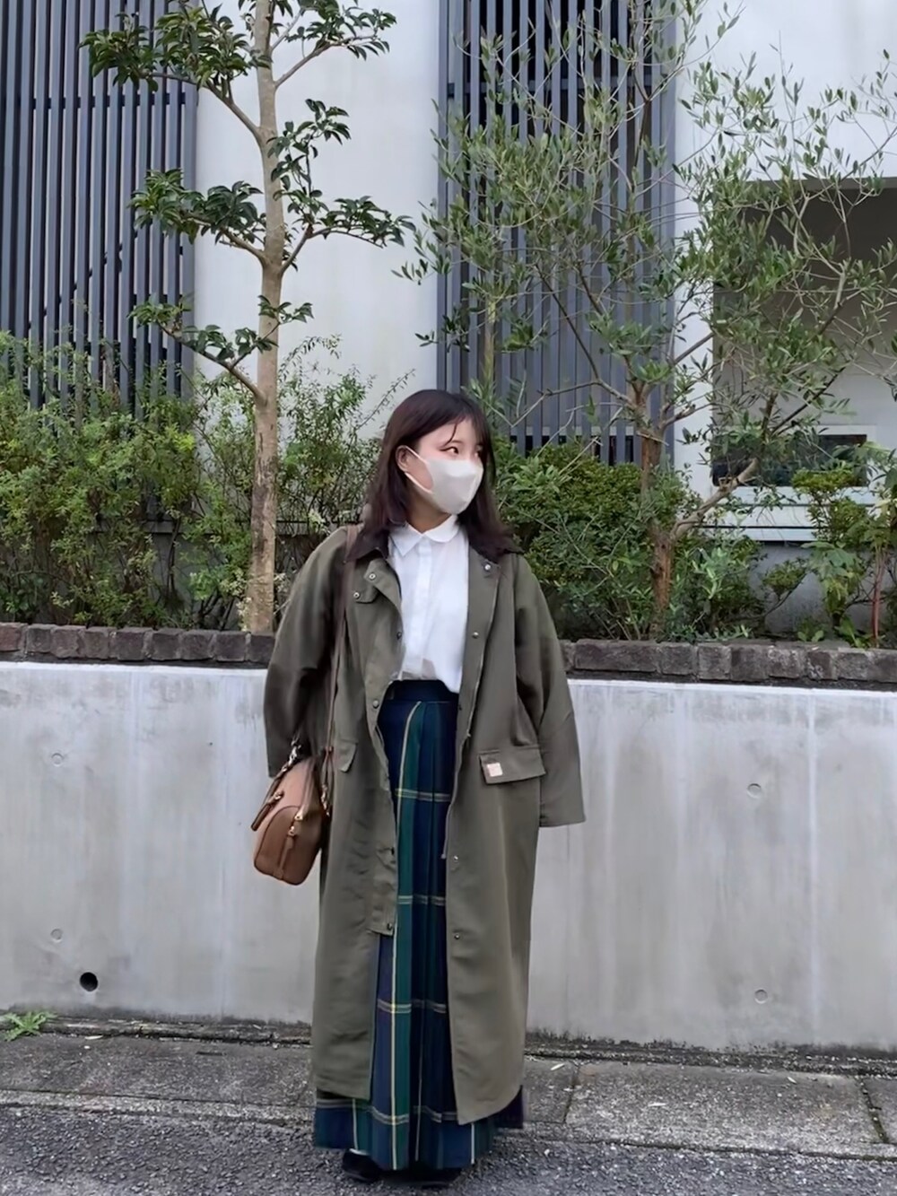 「秋服、きれいめカジュアル、秋服コーデ、低身長、チェック」｜「UNIQLOのアイテム（ボストンバッグ、ブラウン系）」を使った、nanachapiさん（レディース・156cm）の秋コーディネートの2枚目の写真
