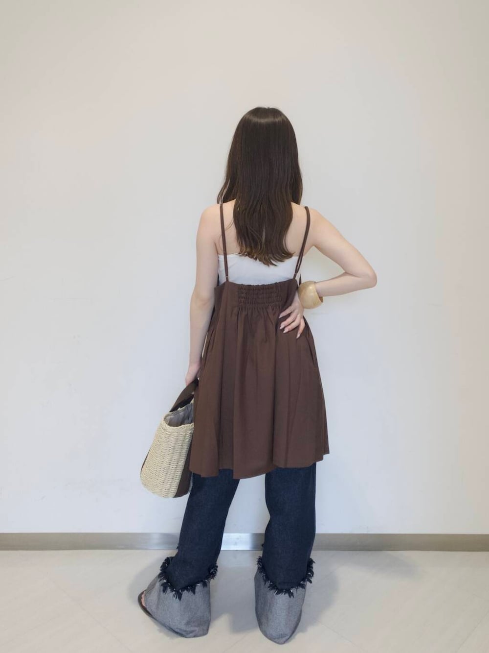「KBF、newarrival、デニムコーデ、休日スタイル、低身長コーデ、骨格ウェーブ、初夏のお出かけコーデ、ミニワンピコーデ」｜「SMELLYのイビツパールネックレス（ネックレス、ホワイト系）」を使った、さやかさん（レディース・152cm）の春コーディネートの2枚目の写真