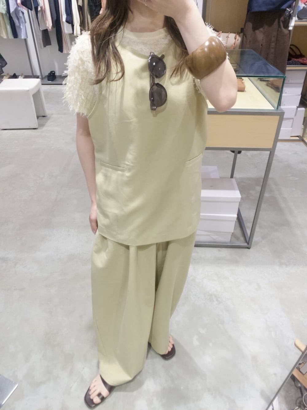 「ワントーンコーデ、KBF、newarrival、休日スタイル、低身長コーデ、お出かけコーデ、淡色コーデ、旅行コーデ、骨格ウェーブ、春カラーコーデ、初夏のお出かけコーデ」｜「KBFのボストンフレームサングラス（メガネ、グレー系）」を使った、さやかさん（レディース・152cm）の春コーディネートの3枚目の写真