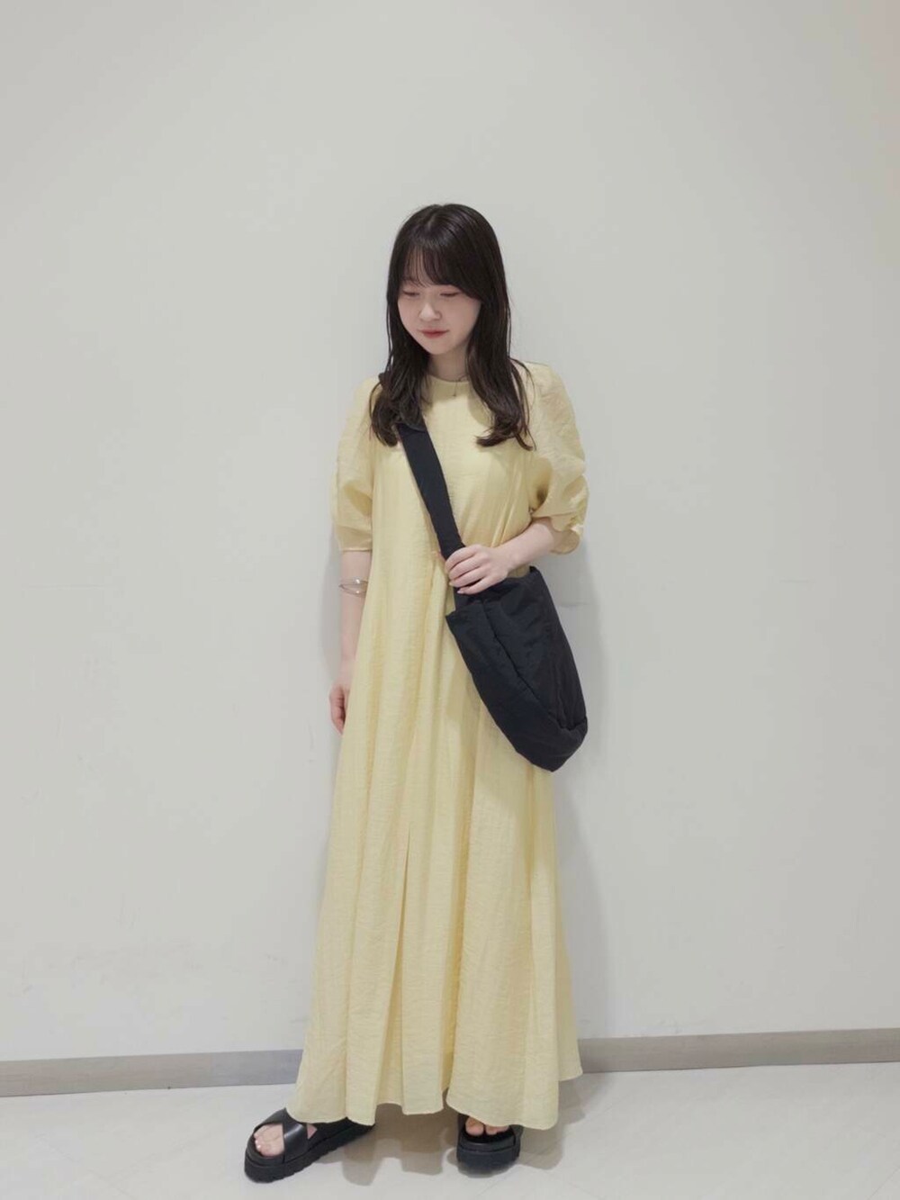 「KBF、春コーデ、オケージョン、休日スタイル、低身長コーデ、ラフコーデ、サンダルコーデ、お出かけコーデ、ワンピースコーデ、おでかけコーデ、旅行コーデ、春カラーコーデ、初夏のお出かけコーデ、夏カラーコーデ、ワンピース×低身長」｜「SMELLYのメタルスターネックレス（ネックレス、シルバー系）」を使った、さやかさん（レディース・152cm）の夏コーディネートの2枚目の写真