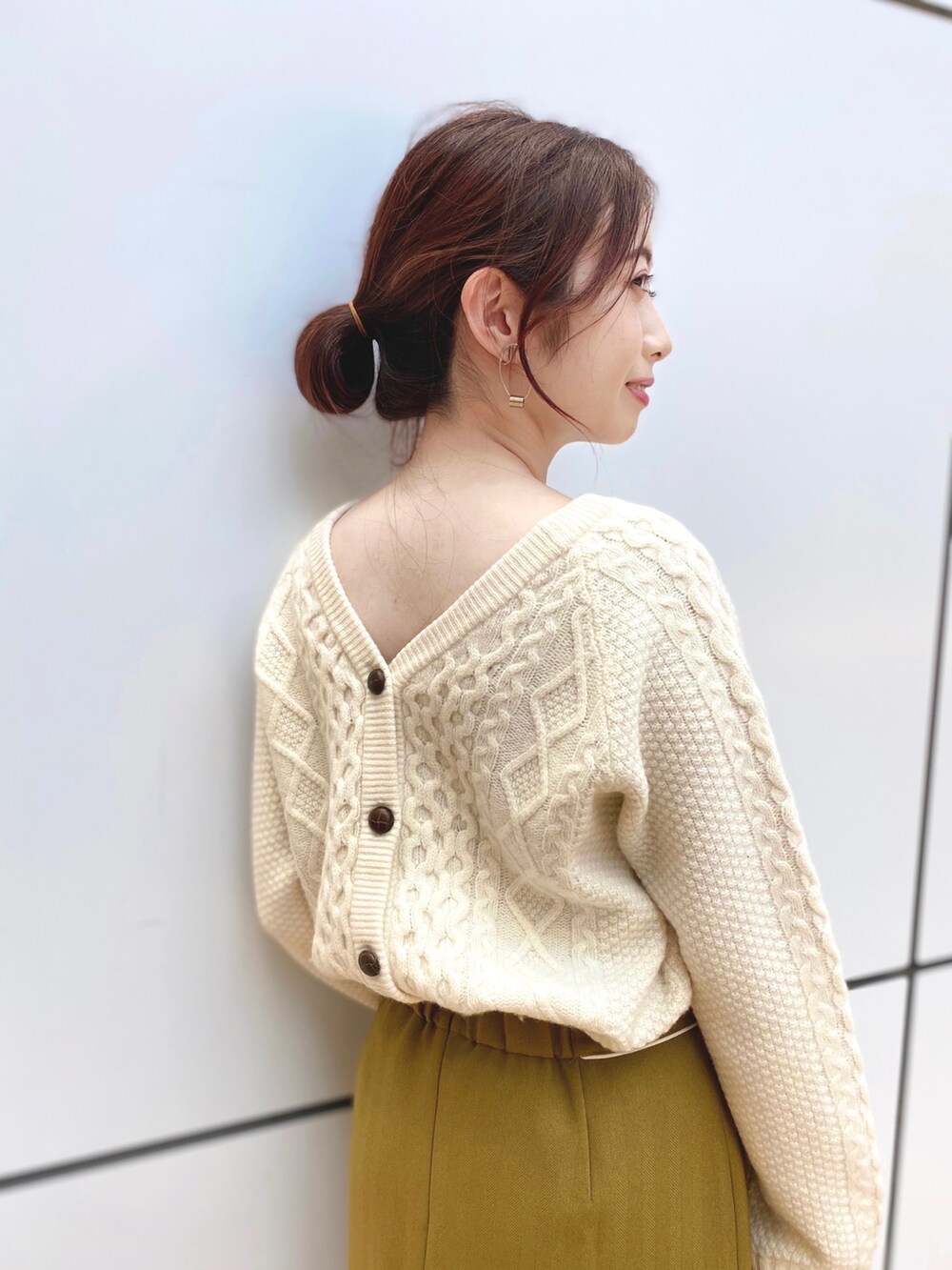 「休日スタイル、冬コーデ、ケーブルニット、おしゃれさんと繋がりたい、マスタード、トートバッグ、ジネスエスパル仙台店、エスパル仙台、仙台、デートスタイル（WOMEN）、クリスマス、タイトスカート、オトナ女子、フォローミー、フォロー、イイネ、お気に入り登録お願いします♡」｜「Jinesのアイテム（バッグ、ブラウン系）」を使った、Meguさん（レディース・158cm）の秋コーディネートの3枚目の写真