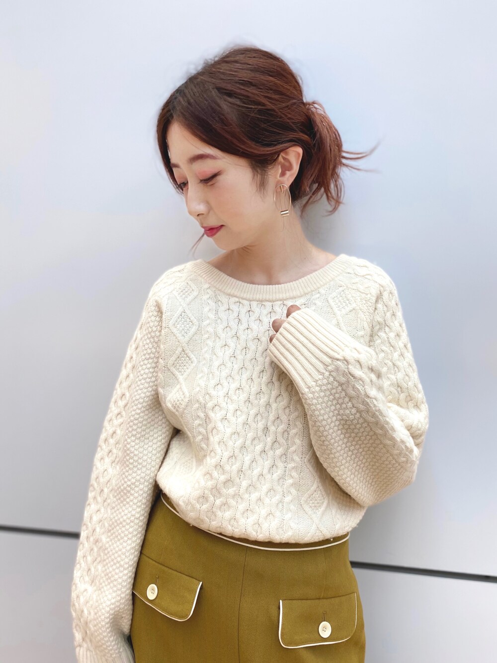 「休日スタイル、冬コーデ、ケーブルニット、おしゃれさんと繋がりたい、マスタード、トートバッグ、ジネスエスパル仙台店、エスパル仙台、仙台、デートスタイル（WOMEN）、クリスマス、タイトスカート、オトナ女子、フォローミー、フォロー、イイネ、お気に入り登録お願いします♡」｜「Jinesのアイテム（バッグ、ブラウン系）」を使った、Meguさん（レディース・158cm）の秋コーディネートの2枚目の写真