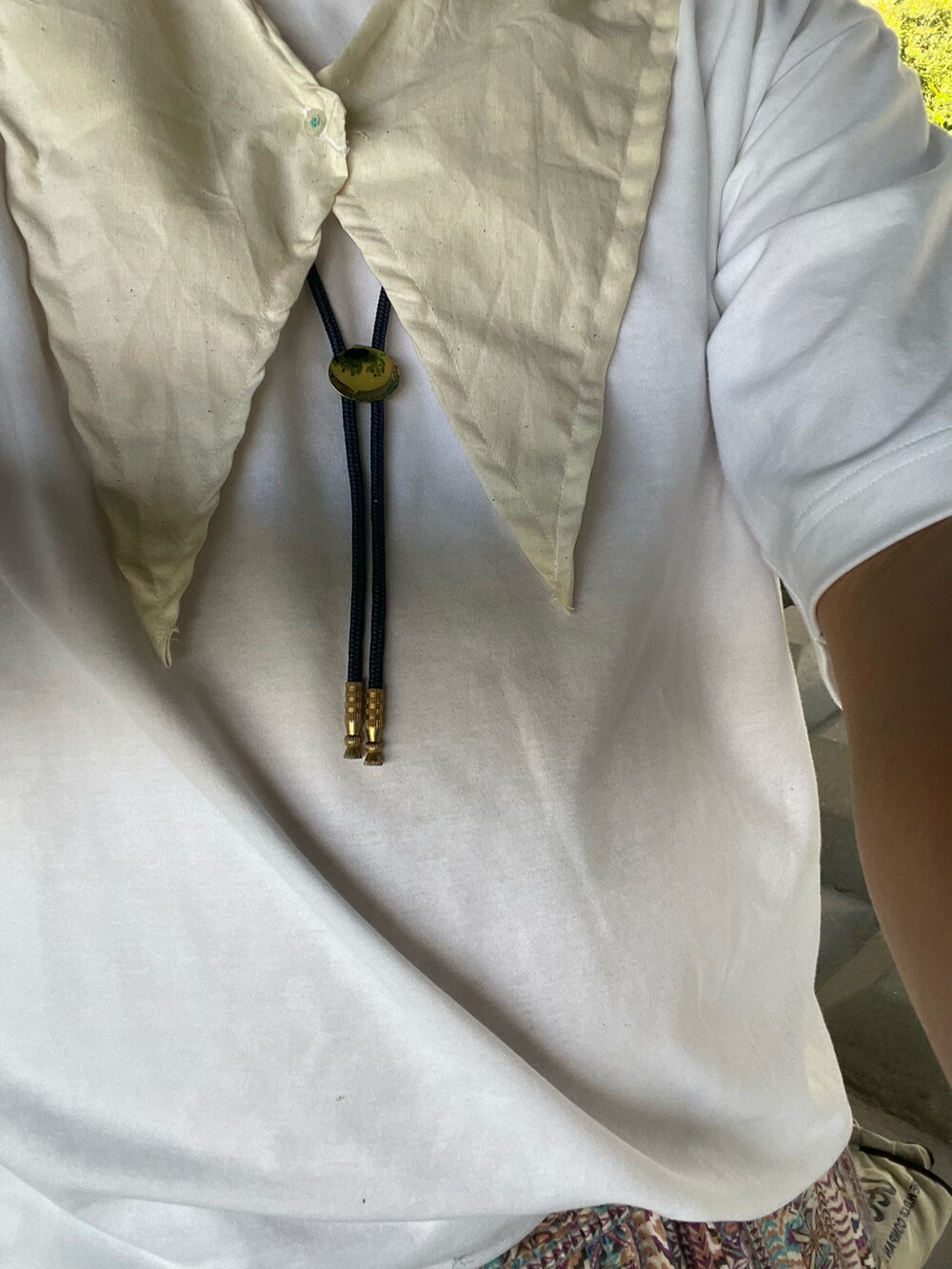 その他のスカート、ベージュ系の付け襟を着用したメンズの夏コーディネートの2枚目の写真