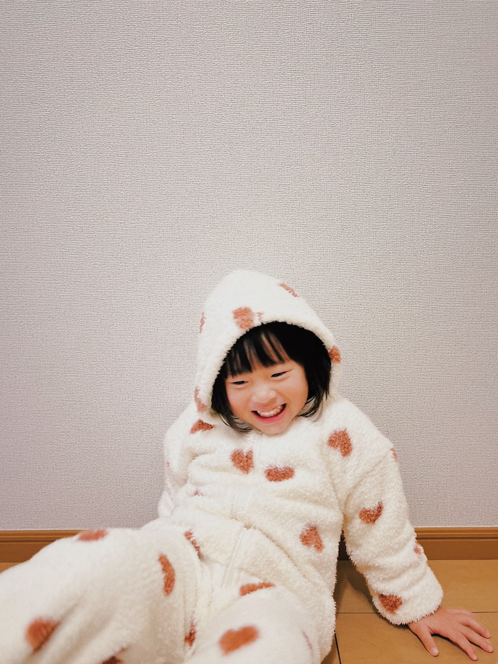 「真冬のあったかスタイル、キッズファッション、キッズコーデ、女の子コーデ、姉妹コーデ、リンクコーデ、冬コーデ、プチプラコーデ、プチプラ、ルームウェア、パジャマ」｜「しまむらのアイテム（ルームウェア/パジャマ、ホワイト系）」を使った、terukoさん（キッズ・100cm）の冬コーディネートの2枚目の写真
