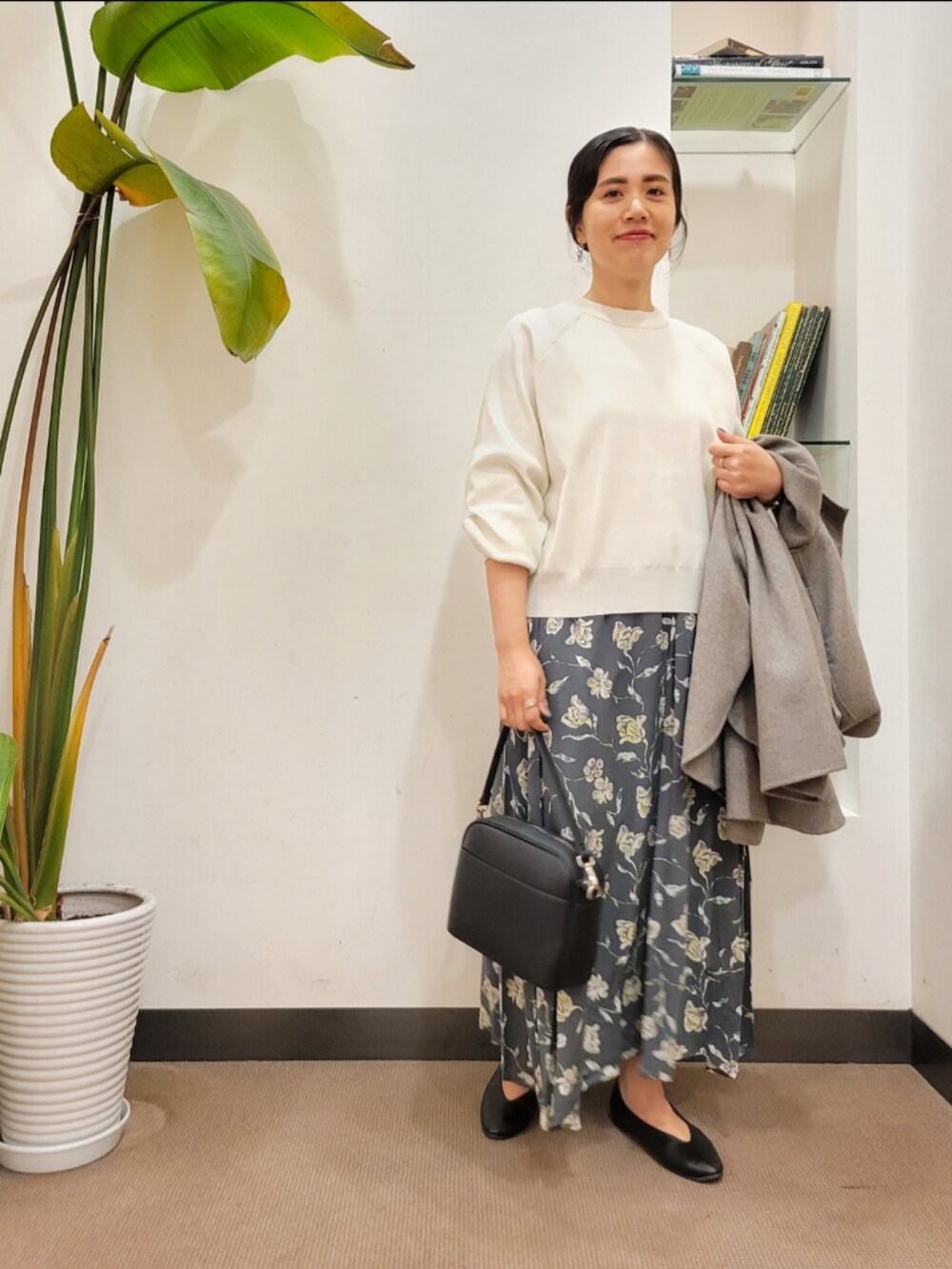 emiinamiiさんの「Vカットパンプス（URBAN RESEARCH DOORS）」を使ったコーディネートの4枚目の写真