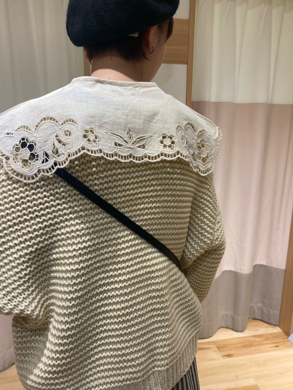 「カーディガン、ワンピース、ベレー帽、ストライプ、ガーリー、付け襟、サマンサ モスモス(Samansa Mos2)、Samansa Mos2、Samansa Mos2 blue」|「Samansa Mos2のウールバスクベレー(ハンチング/ベレー帽、ブラック系)」を使った、misakiさん(レディース・160cm)の秋コーディネートの2枚目の写真