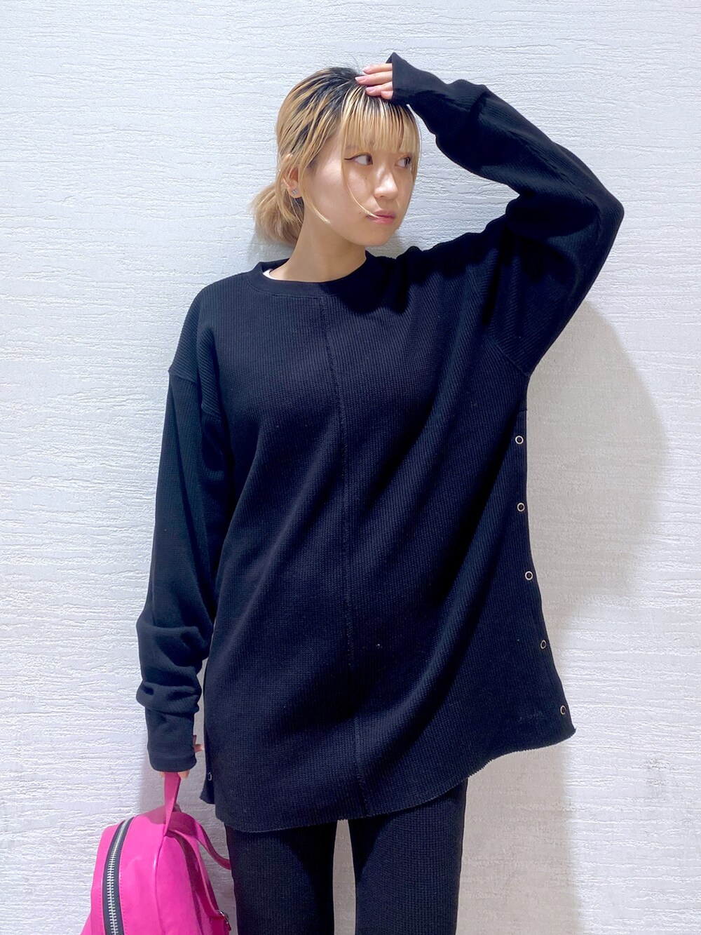 「春服みてみて、ラクチンコーデ、x-girl、Xgirl_ootd、ブラック、ブラウンコーデ」｜「X-girlのTHERMAL L/S TOP（Tシャツ/カットソー、ブラック系）」を使った、airiさん（レディース・152cm）の春コーディネートの3枚目の写真